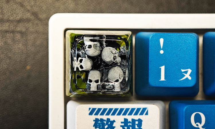 Mechanical keyboard, personalized resin keycaps, skull, soul, translucent, handmade, creative drop glue keycaps