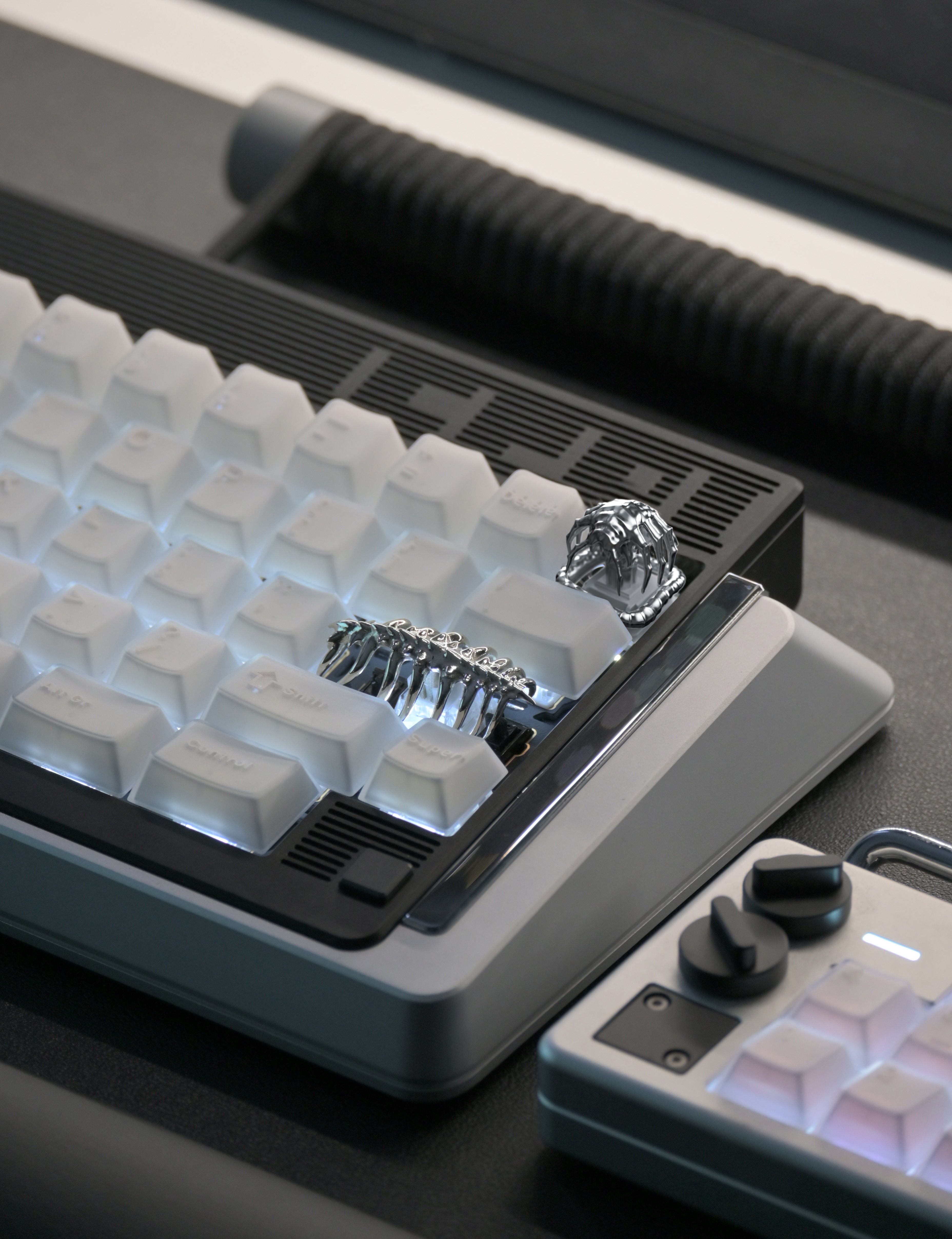 Alien, Facehugger design, 1U metal personalized keycap, metal jewelry craftsmanship for movie peripherals, artistic keycap.