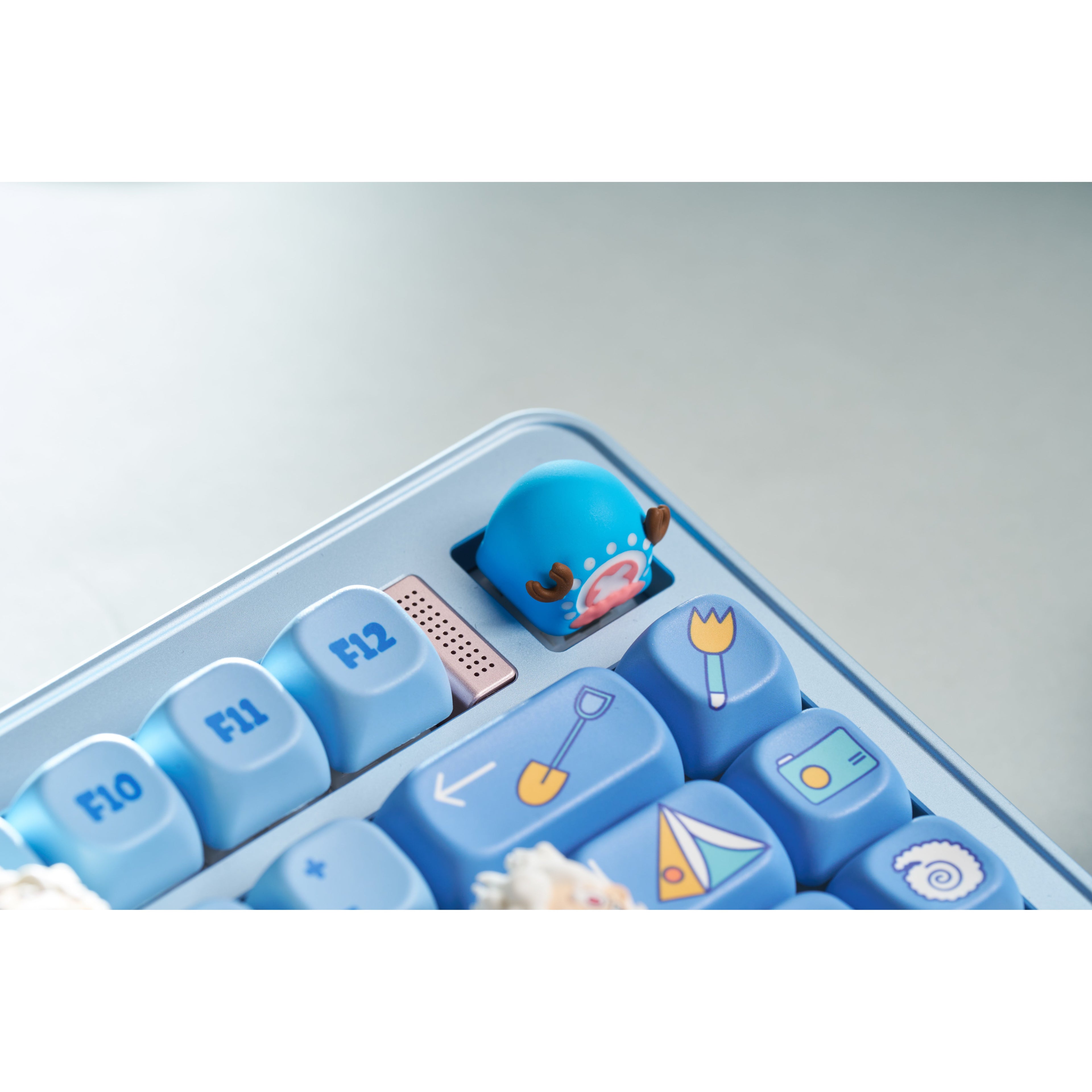 One Piece, Nika Luffy, Tony Tony Chopper hats, multi colored resin molded personalized keycaps, artisankeycaps artistic handmade keycaps.