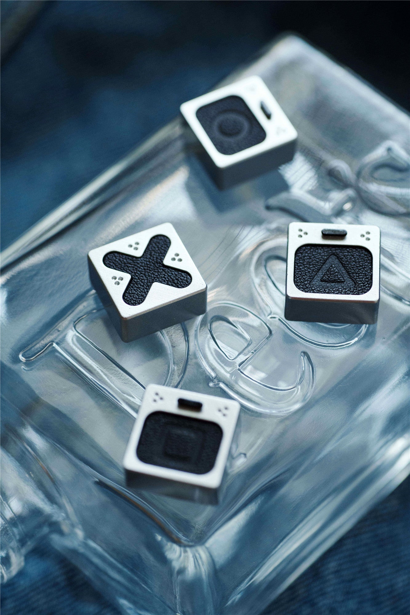 Genuine leather gaming blocks, personalized keycaps, directional keys, imitation metal coating, handmade leather keycaps, single creative keycaps, retro style keycaps