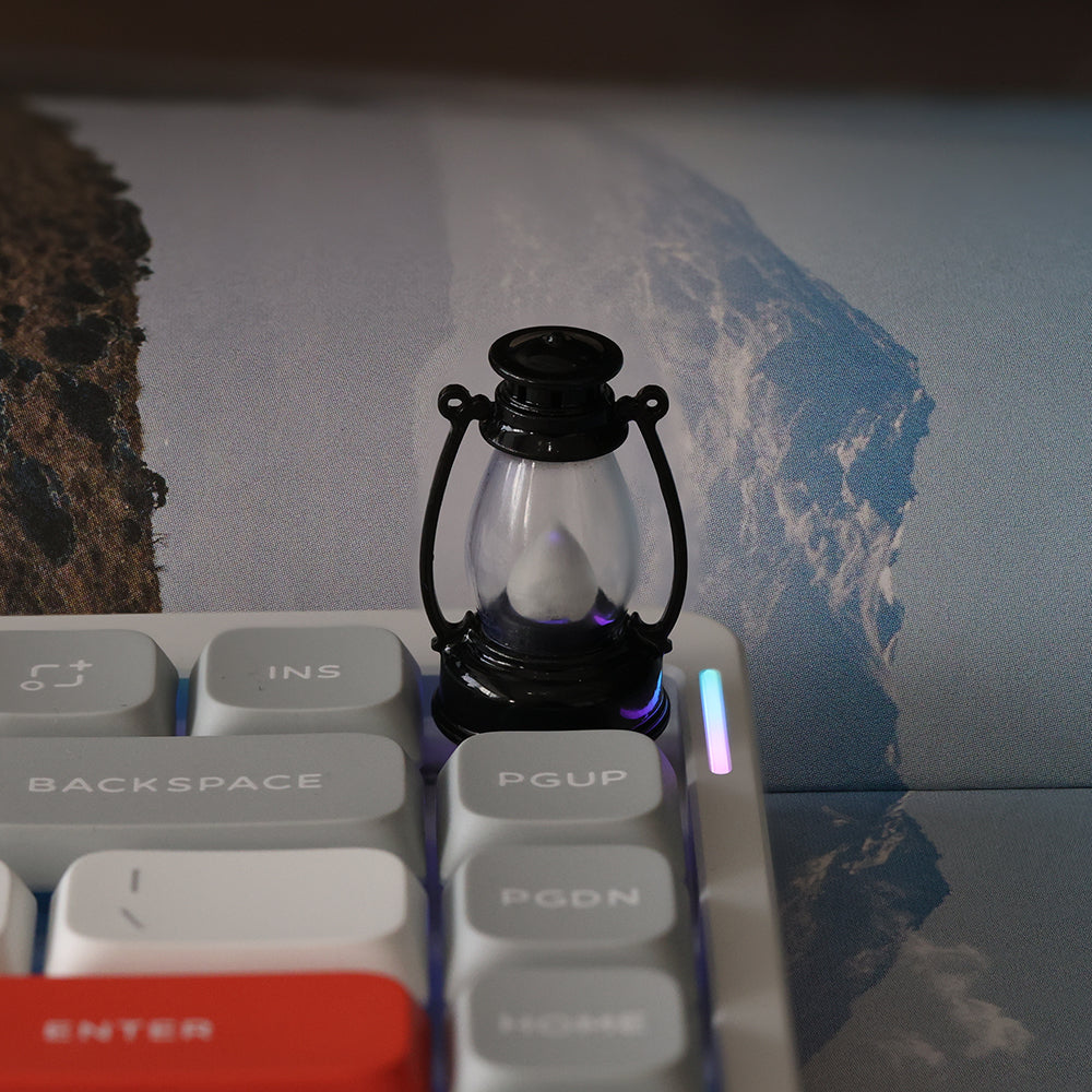 The original design of the kerosene lamp keycap is made of transparent resin material, which can emit light at night.