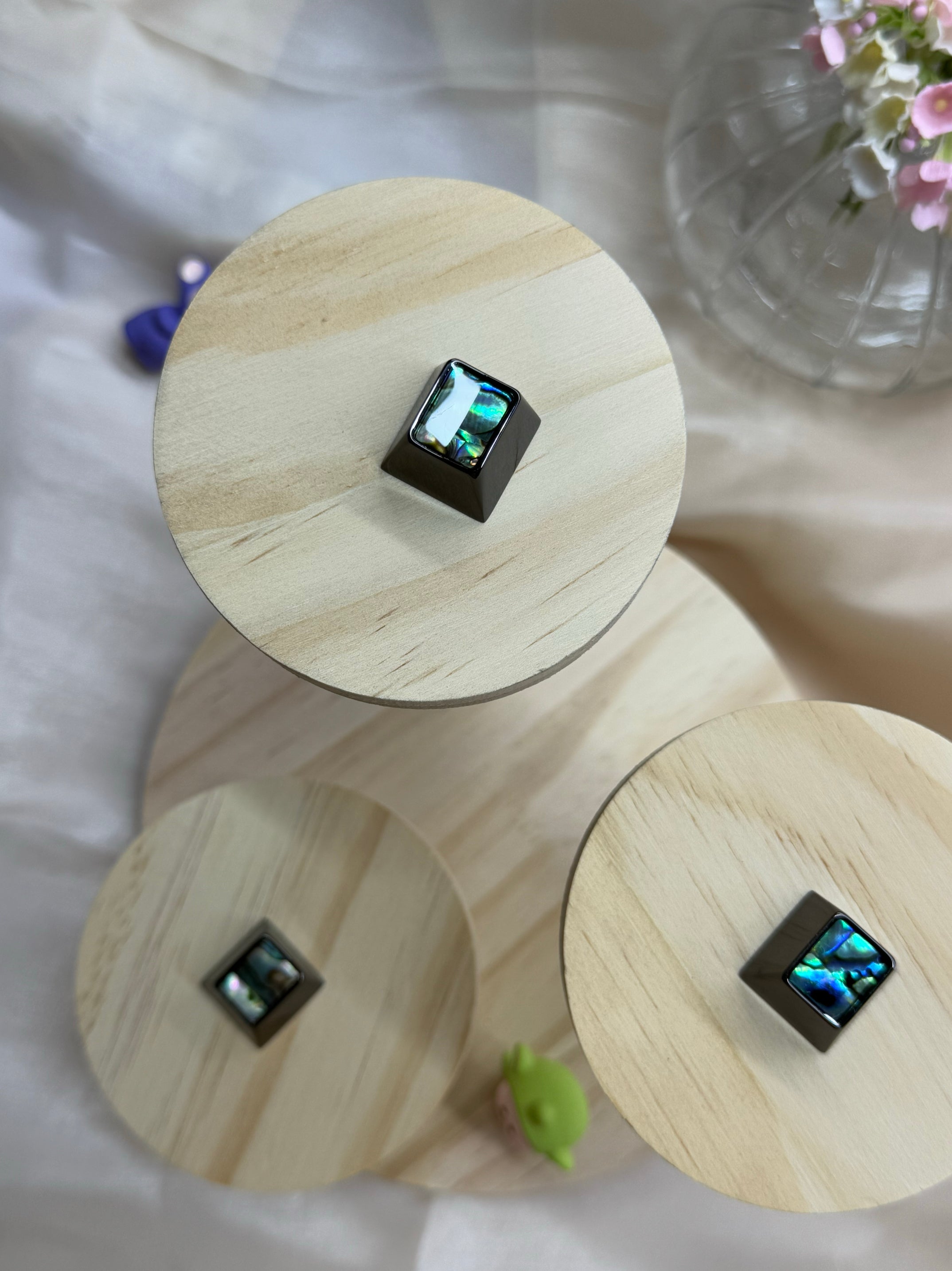 Shell keycaps Aurora color original factory R4 metal shell keycaps, personalized keycaps, decorative colorful creative keycaps