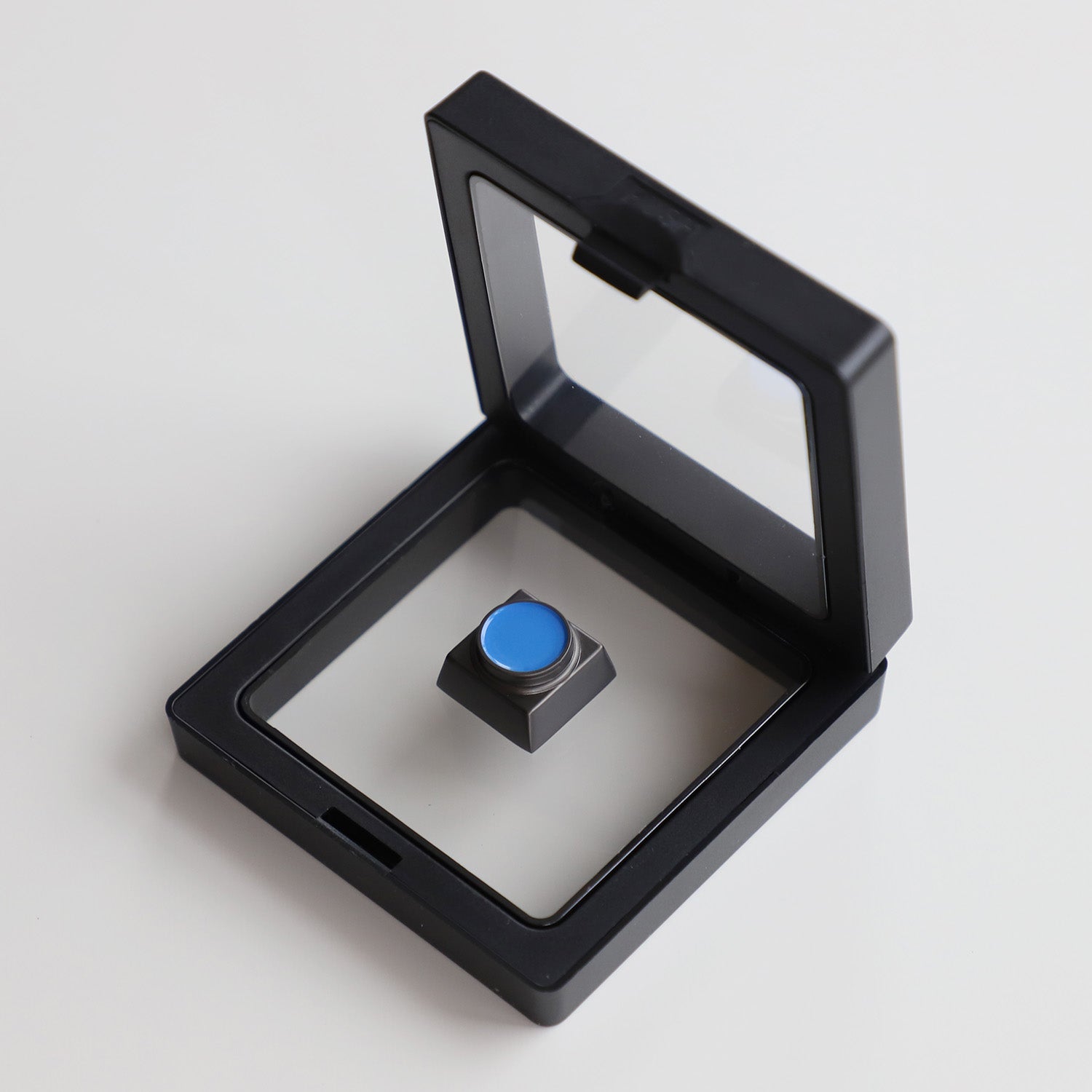 4-color buttons, personalized keycaps for traffic and green light buttons, metal material keycaps for buttons.