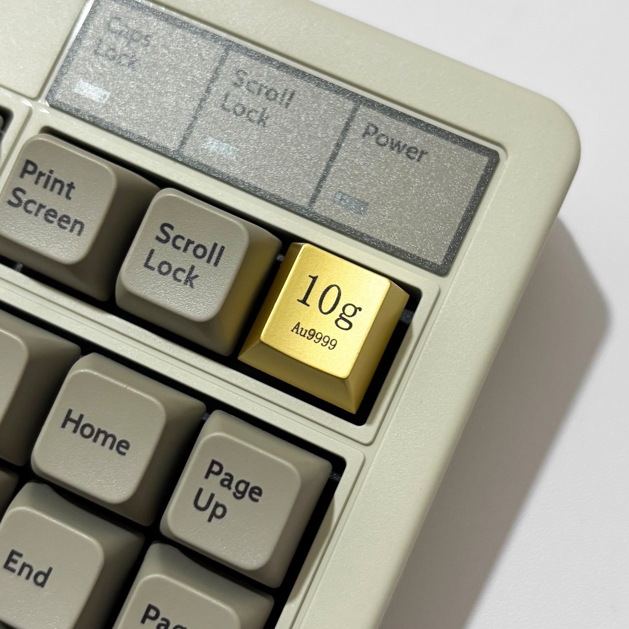 10G golden keycaps! Zinc alloy material. Metal personalized keycaps, humorous prank keycaps, artistic keycaps.