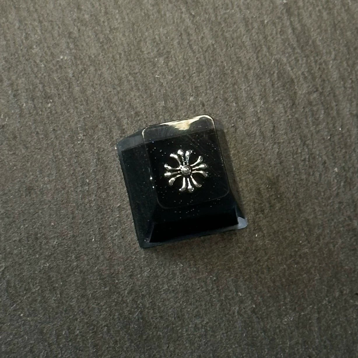 Chrome Hearts, Crystal drops of glue series, trendy fashion items, personalized keycaps, handmade keycaps