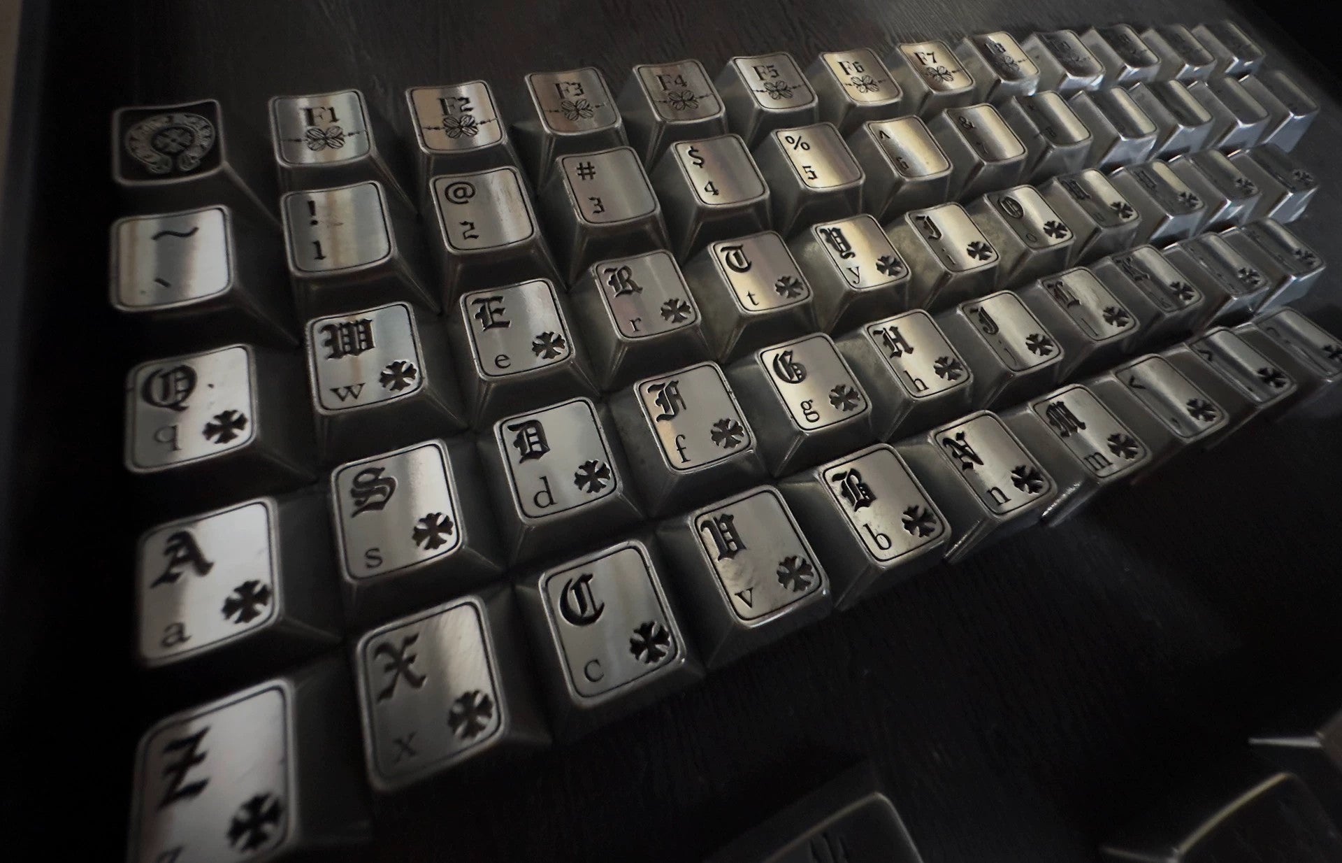 Chrome Hearts theme, metal personalized keycap set, trendy and fashionable keycap set.