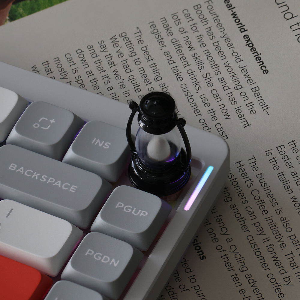 The original design of the kerosene lamp keycap is made of transparent resin material, which can emit light at night.