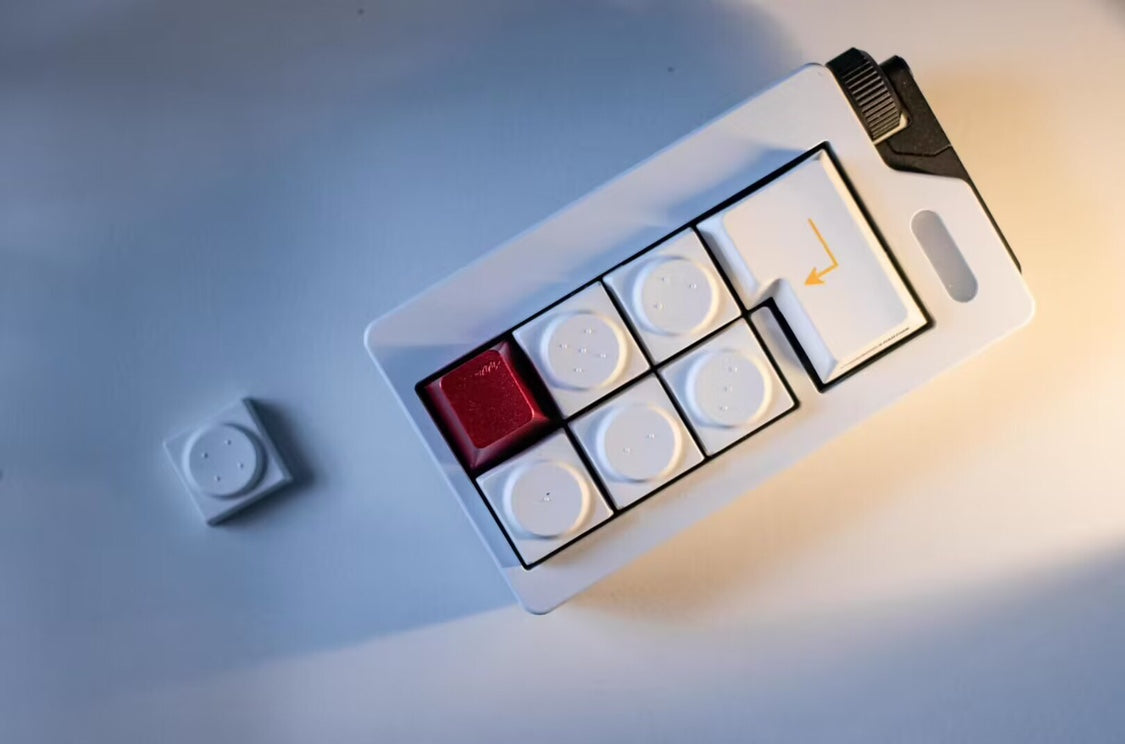 Simplified aluminum alloy anode Christmas red metal keycaps, original factory height R4 mechanical keyboard, creative and personalized keycaps