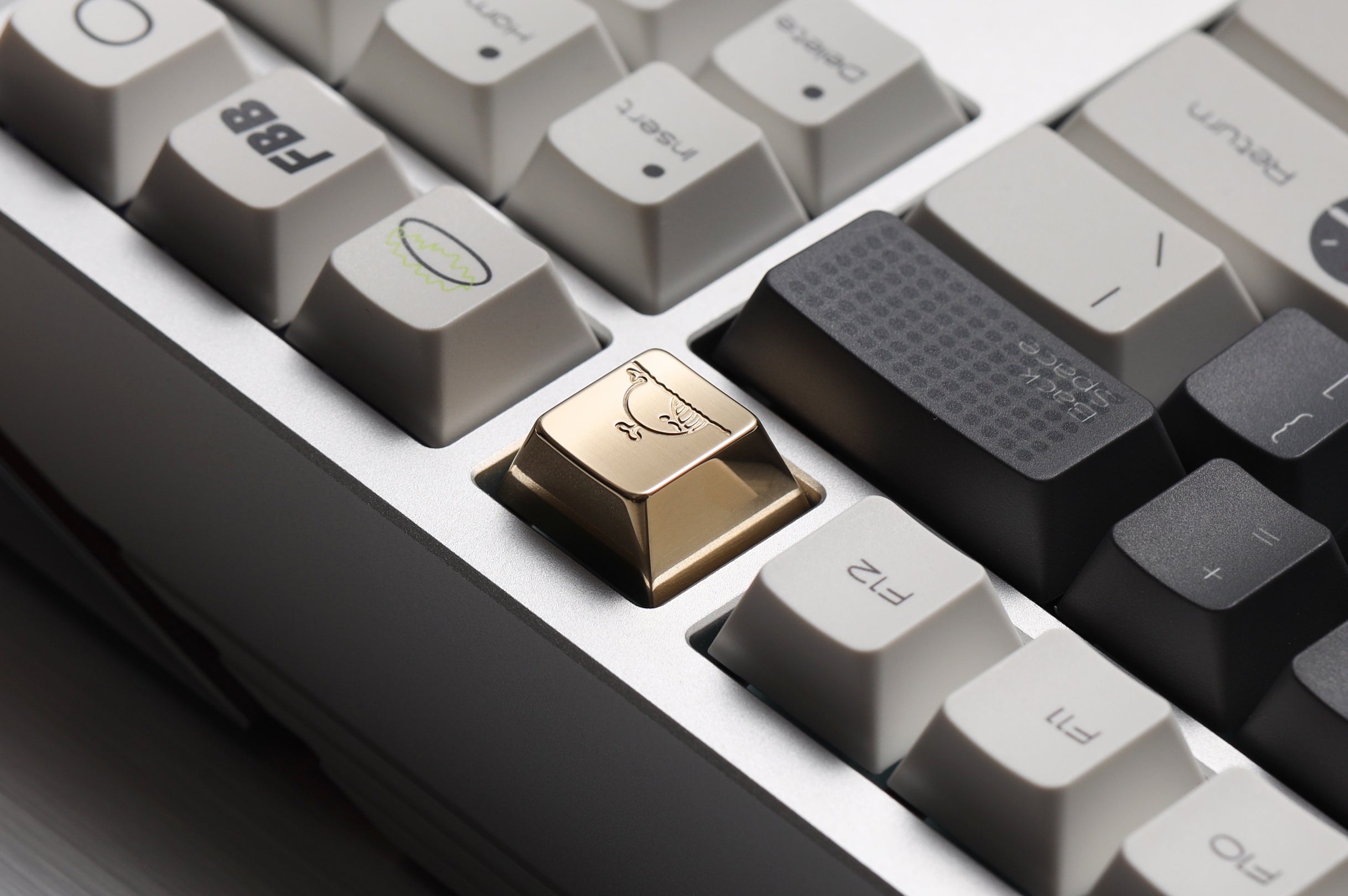 Whale minimalist design, metal carved personalized keycaps, creative decorative keycaps