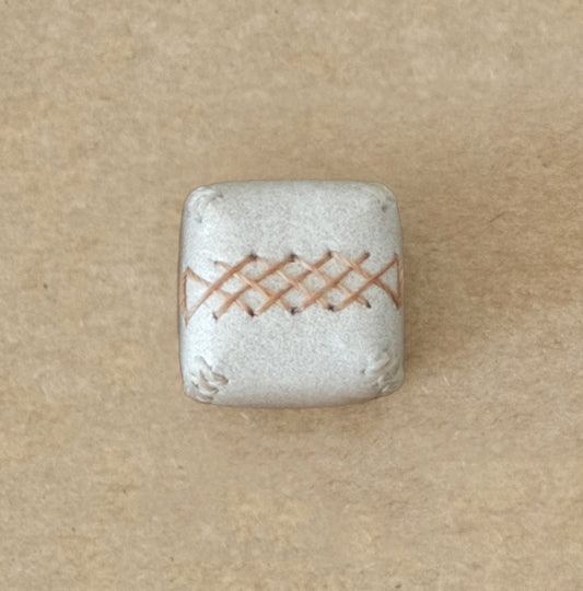 Leather material personalized keycaps, leather stitched retro artisan keycaps, mechanical keyboard decorative keycaps.