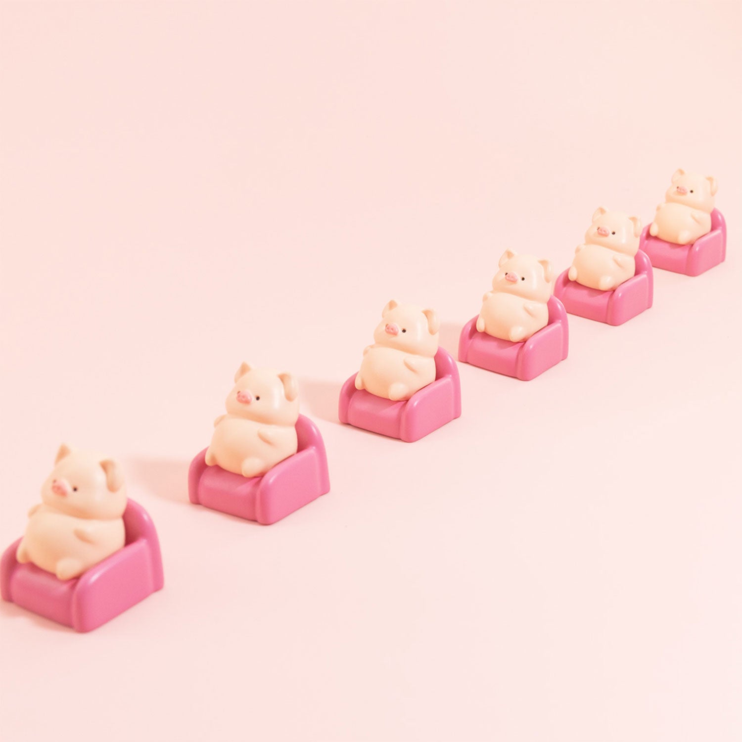 Leisure Time Theme, Small Animals Sitting on Sofa, Resin Spray Personalized Keycaps, Art Design Keycaps