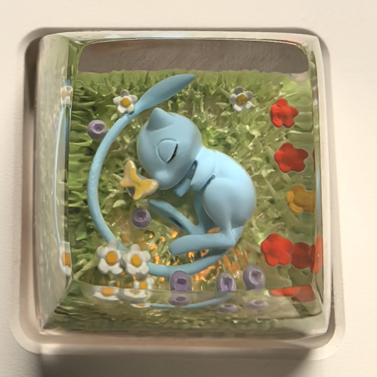 Pok é mon, Mew, Crystal drops of glue material keycaps, creative and personalized keycaps for anime and games