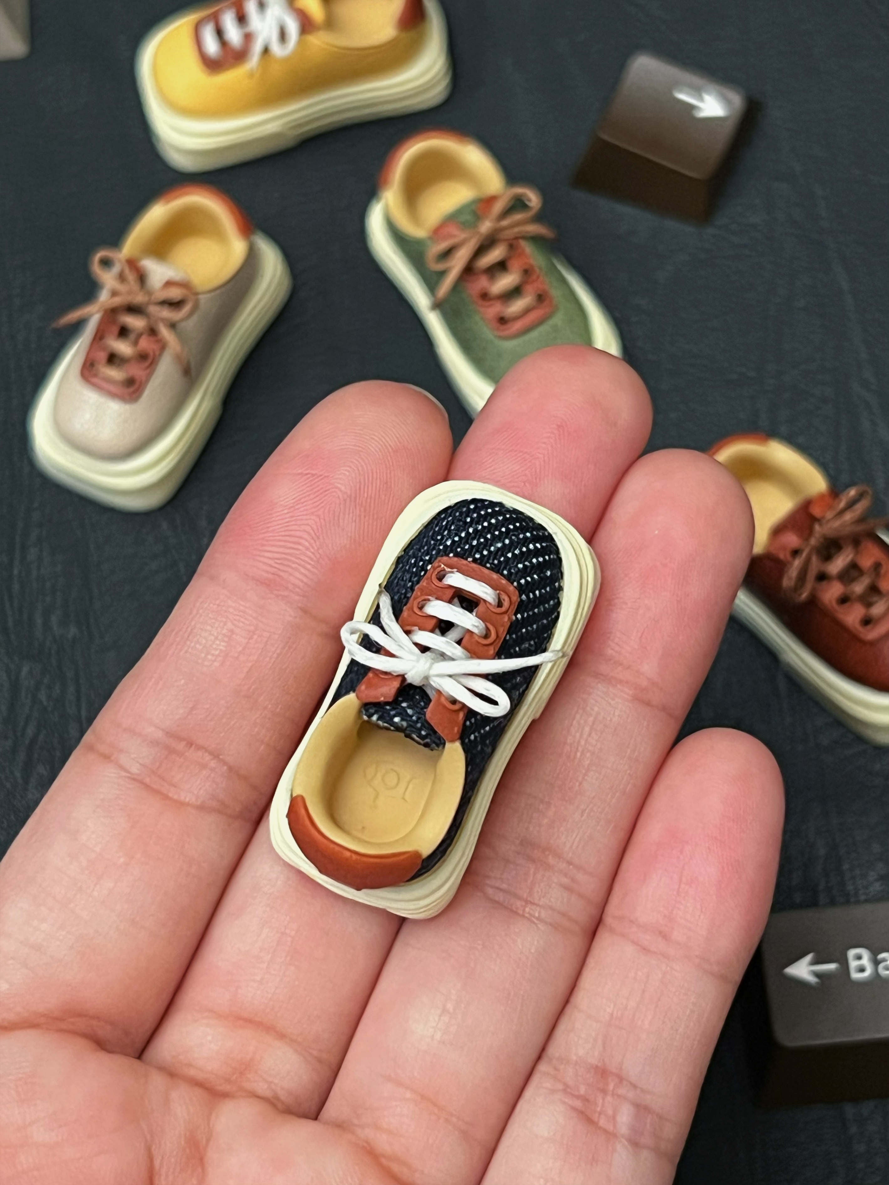 Genuine leather small leather shoes with personalized keycaps 2U, retro creative mechanical keyboard keycaps, genuine leather artistic handmade keycaps