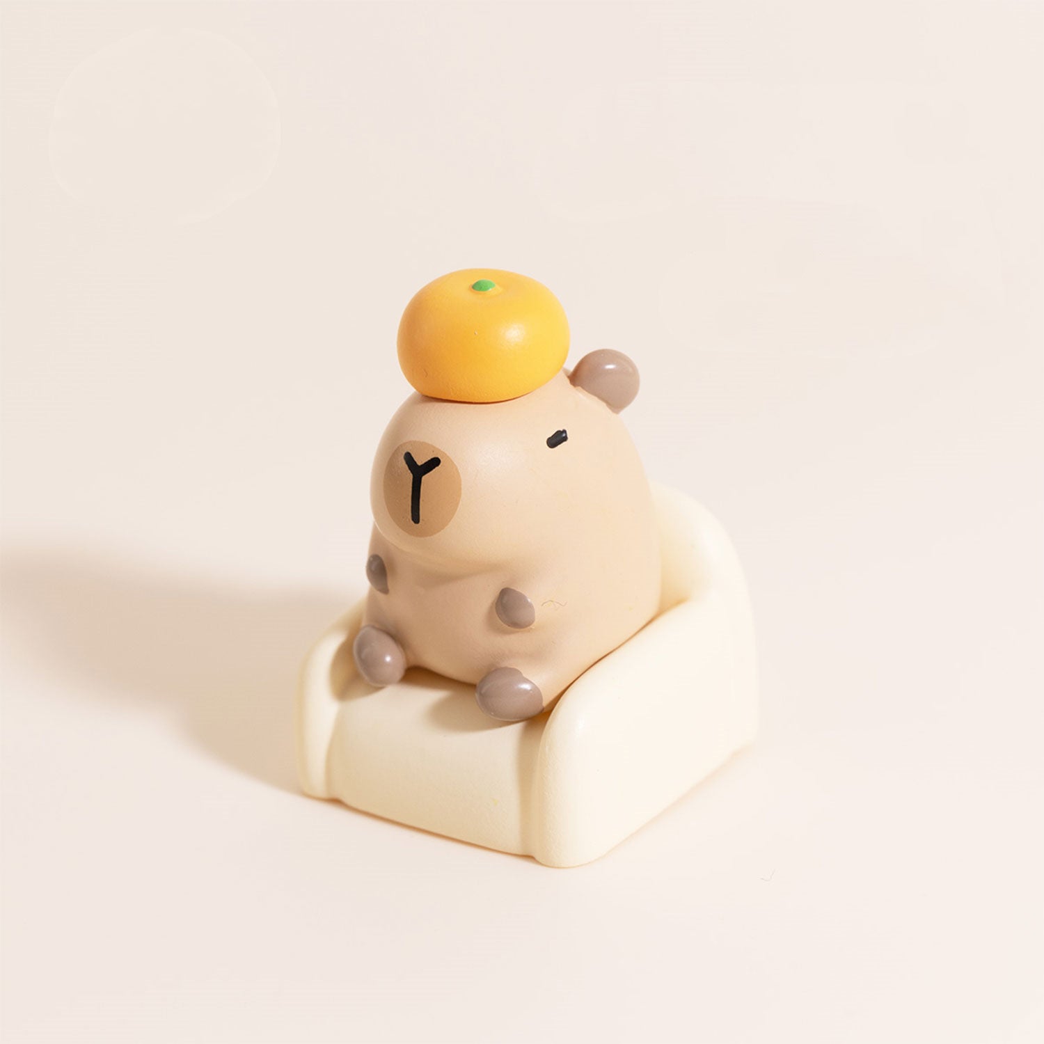 Leisure Time Theme, Small Animals Sitting on Sofa, Resin Spray Personalized Keycaps, Art Design Keycaps