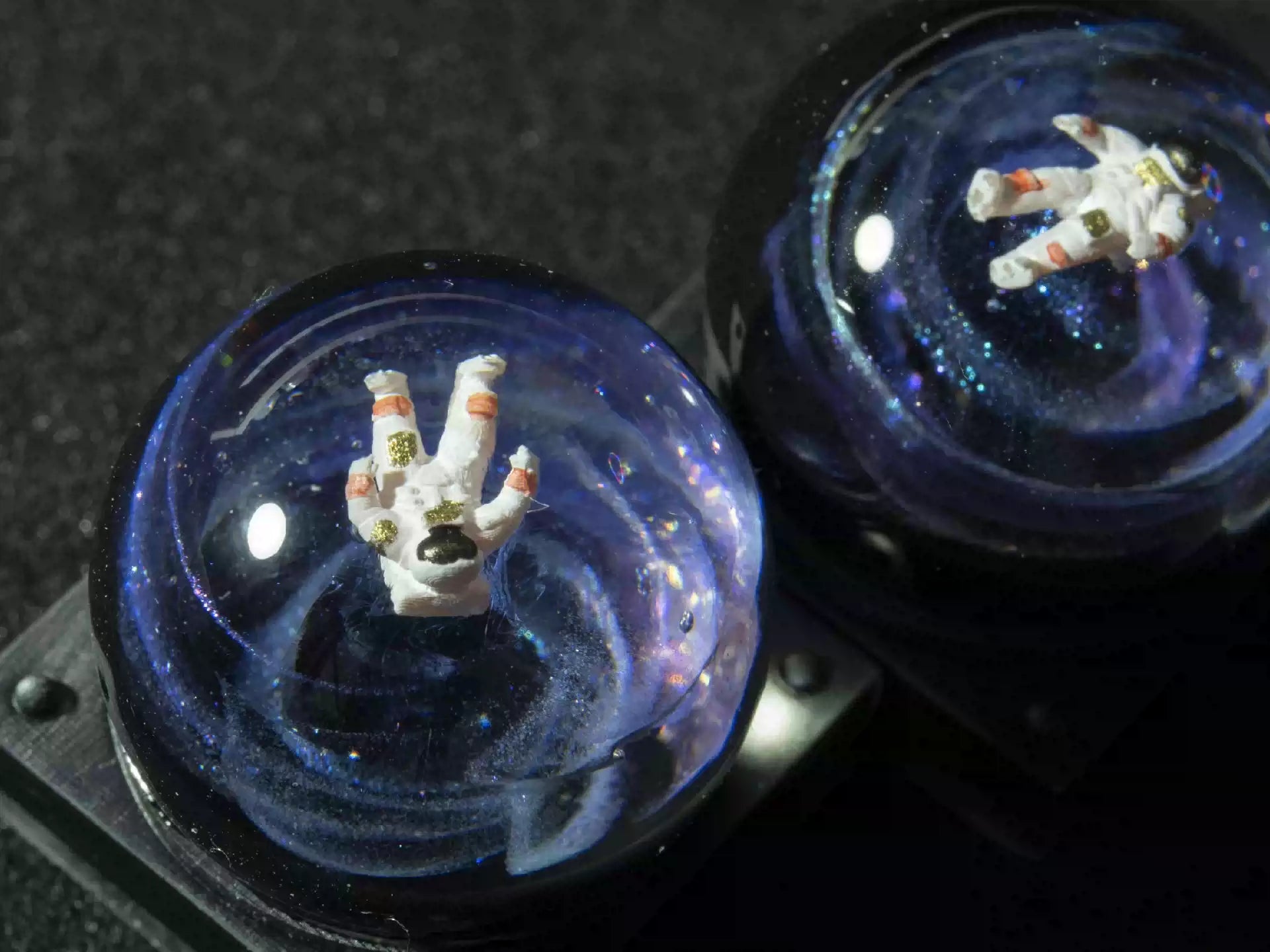 Resin dropper encapsulated astronaut artisankeycaps, mechanical keyboard personalized keycaps