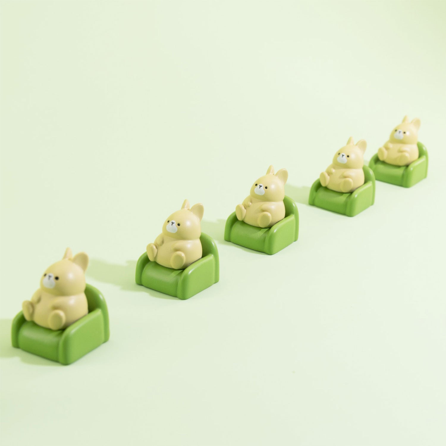Leisure Time Theme, Small Animals Sitting on Sofa, Resin Spray Personalized Keycaps, Art Design Keycaps