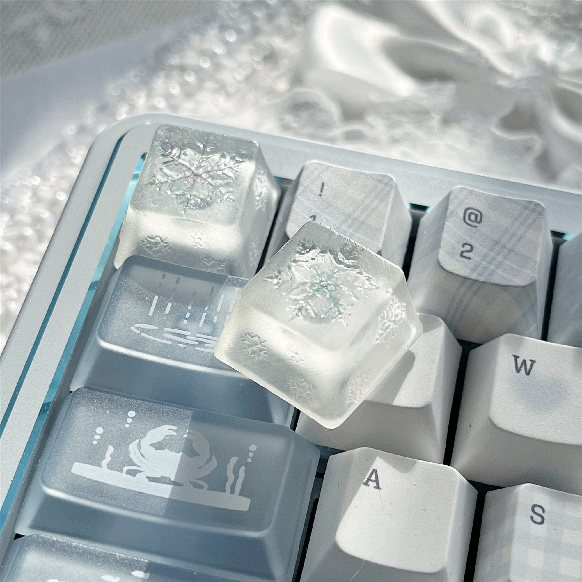 Winter, ice flowers, snowflakes, first snow, fog transparent, cute, drip glue personalized keycaps