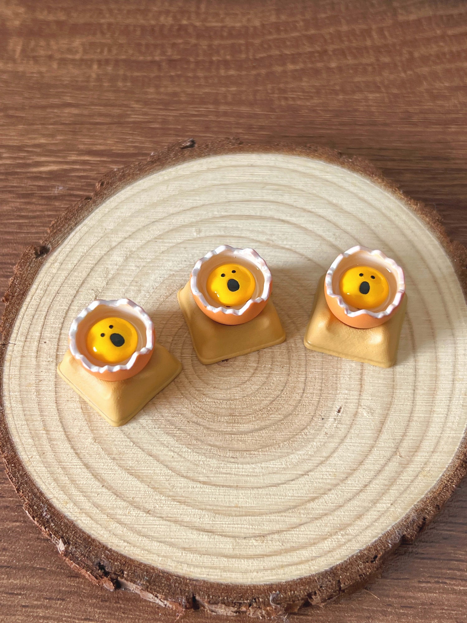 Screaming eggs, resin coated personalized keycaps, keyboard decorative keycaps, funny keycaps.