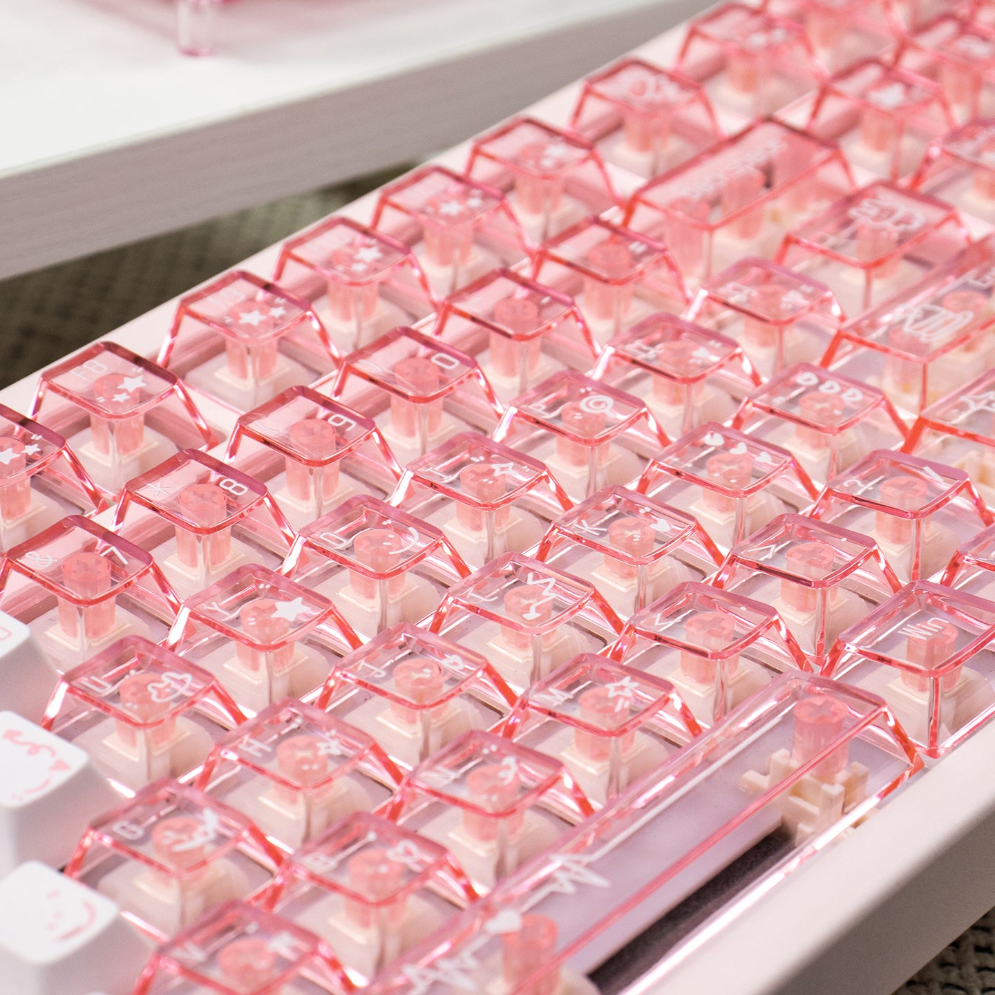 Snowy Mountain Strawberry Heartbeat Gradient Pink Transparent Mechanical Keyboard Keycaps Customization Complete Set PBT+PC Original Factory Height Set Keycaps