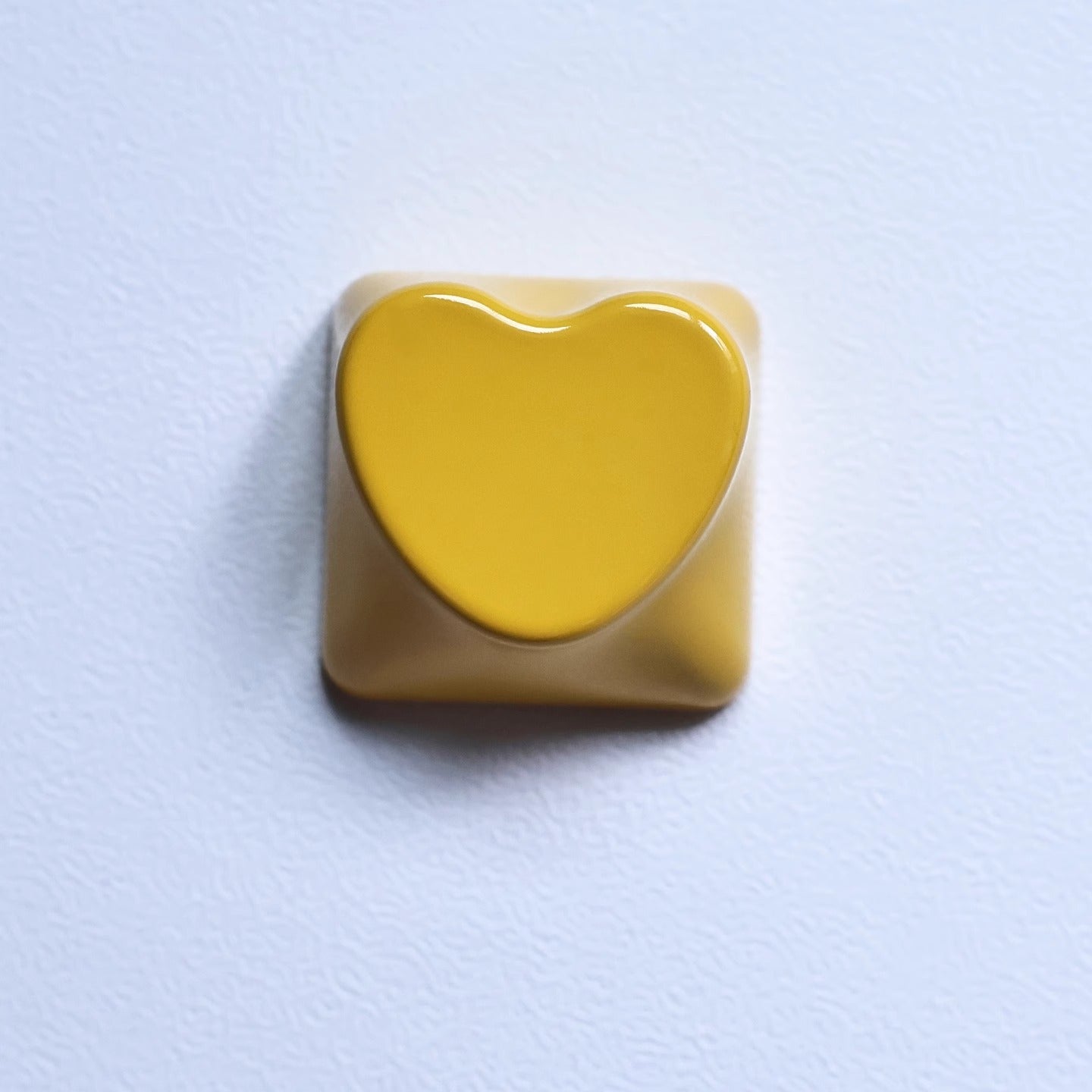 heart shape aluminum alloy keycaps, metal shaped personalized keycaps, metal baked paint, CNC machining, customized mechanical keyboard decoration keycaps