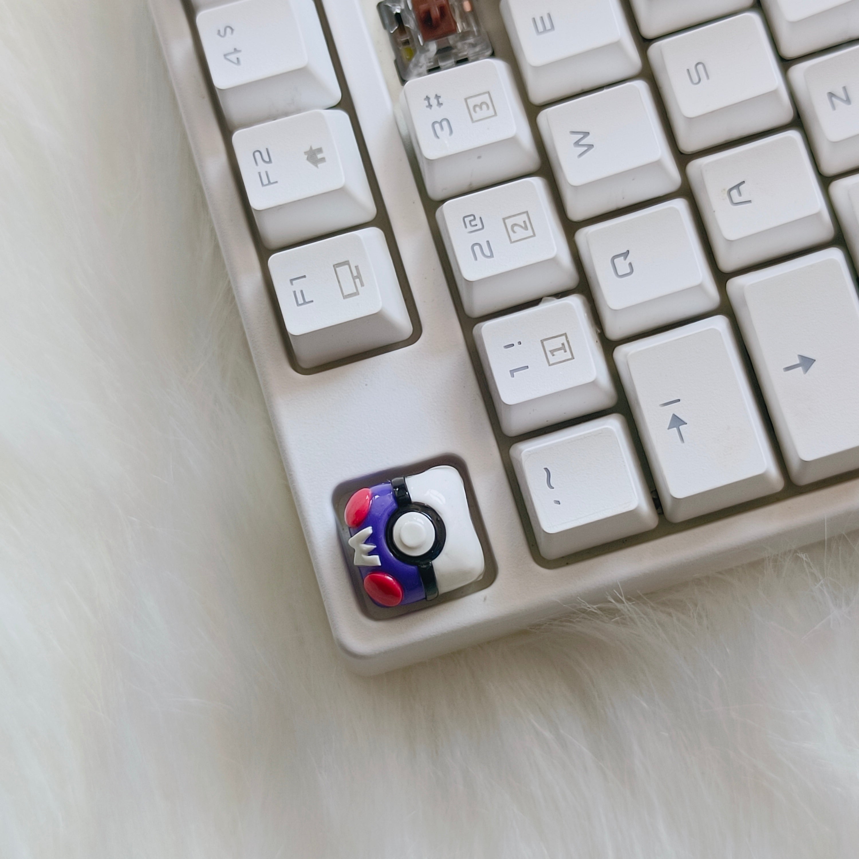 Pok é Ball, POLYMER CLAY material handmade 1U personalized keycap. Anime game props, peripheral culture, creative keycaps