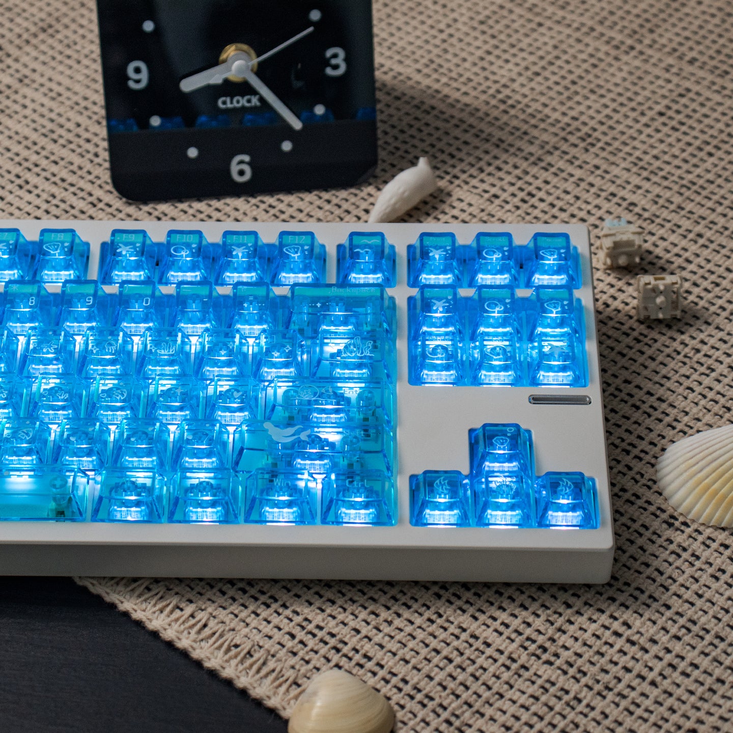 Snowy Mountain Strawberry Heartbeat Gradient Pink Transparent Mechanical Keyboard Keycaps Customization Complete Set PBT+PC Original Factory Height Set Keycaps