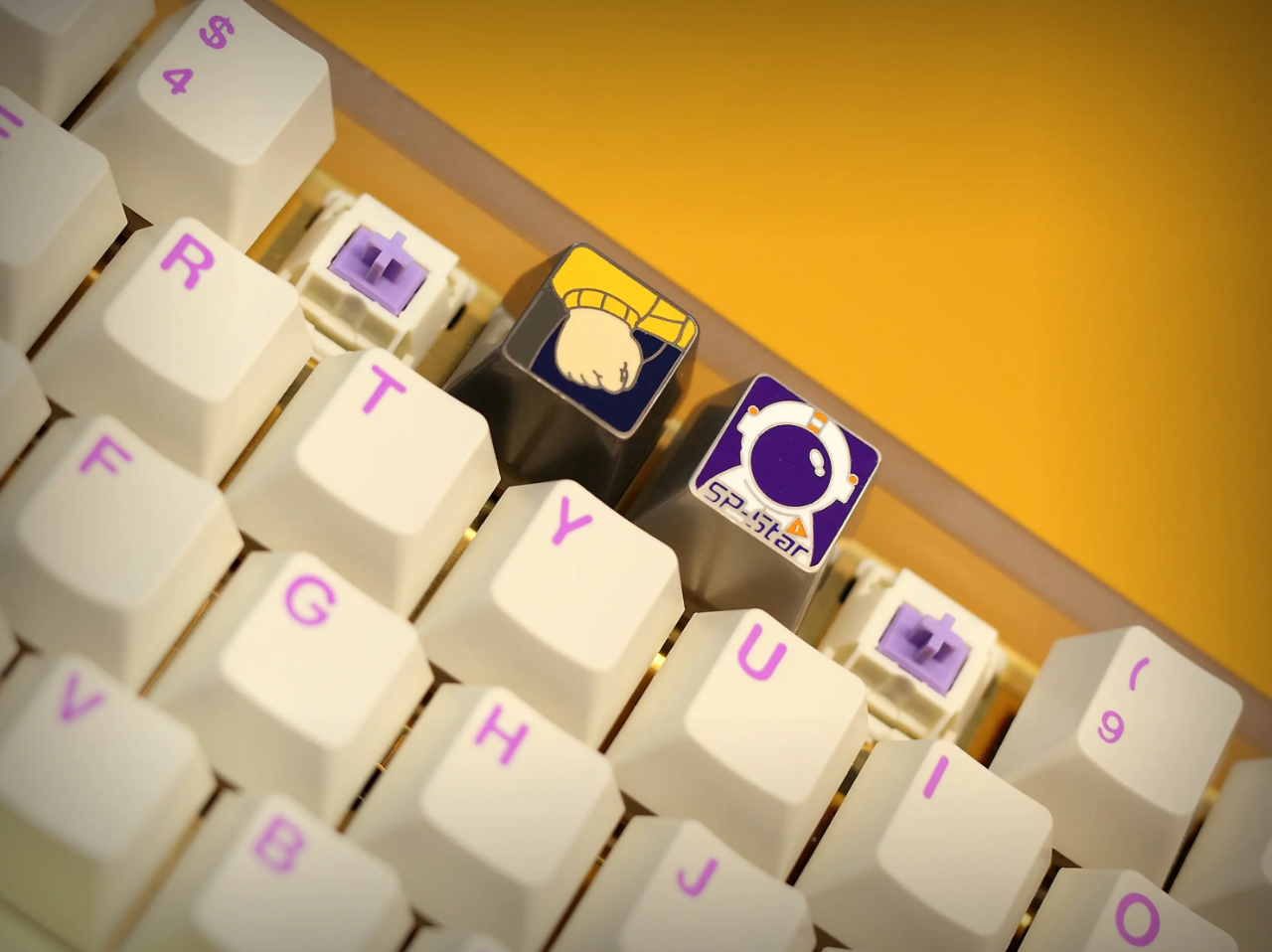 Zinc alloy electroplating, metal personalized keycaps, Big G fists, sp astronaut style.