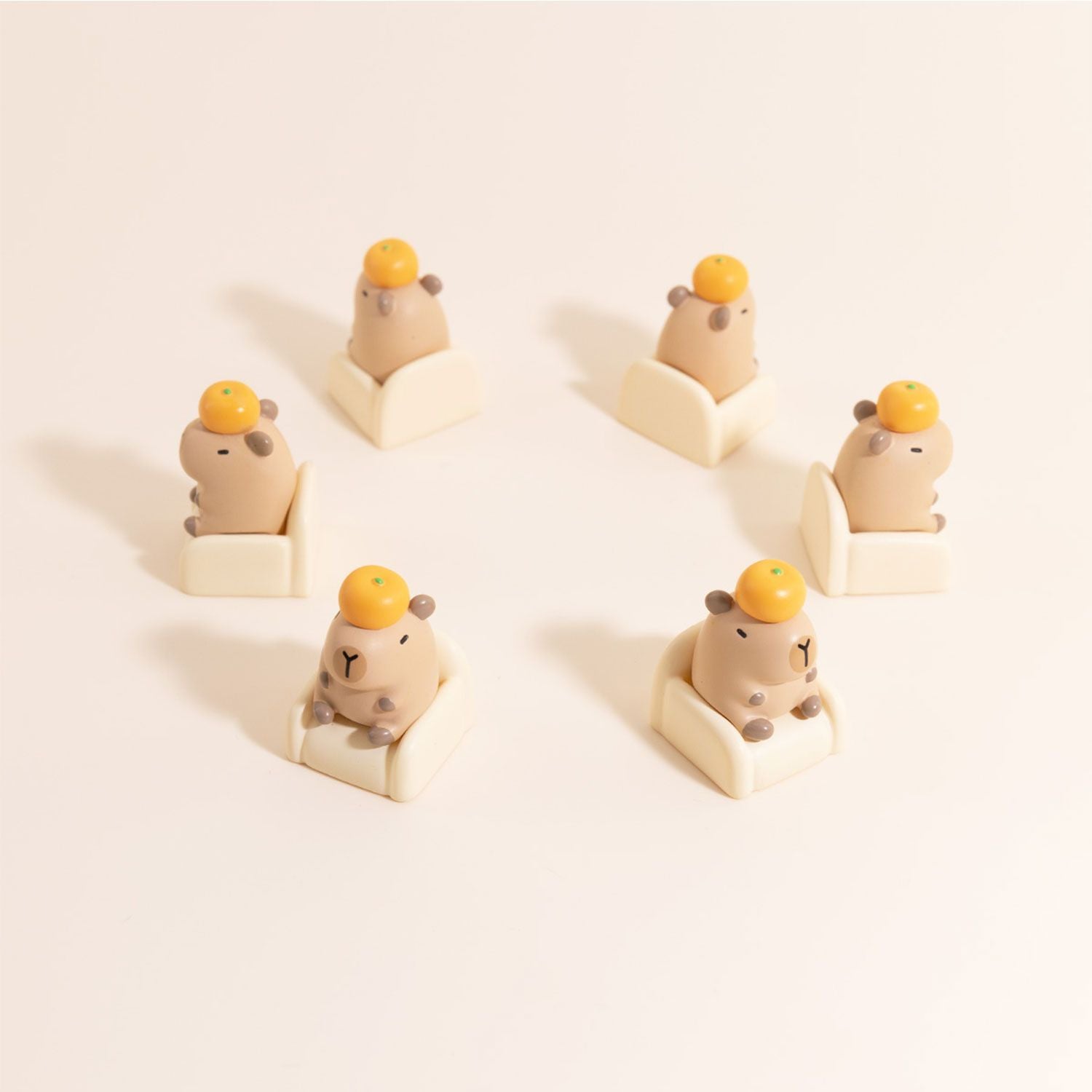 Leisure Time Theme, Small Animals Sitting on Sofa, Resin Spray Personalized Keycaps, Art Design Keycaps