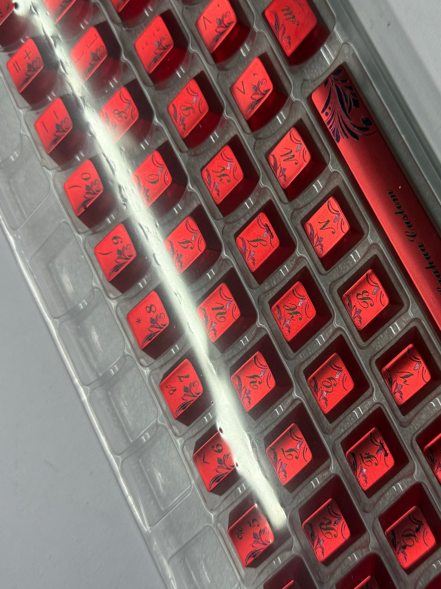 Metal electrophoretic red, floral font, metal set personalized keycap series.