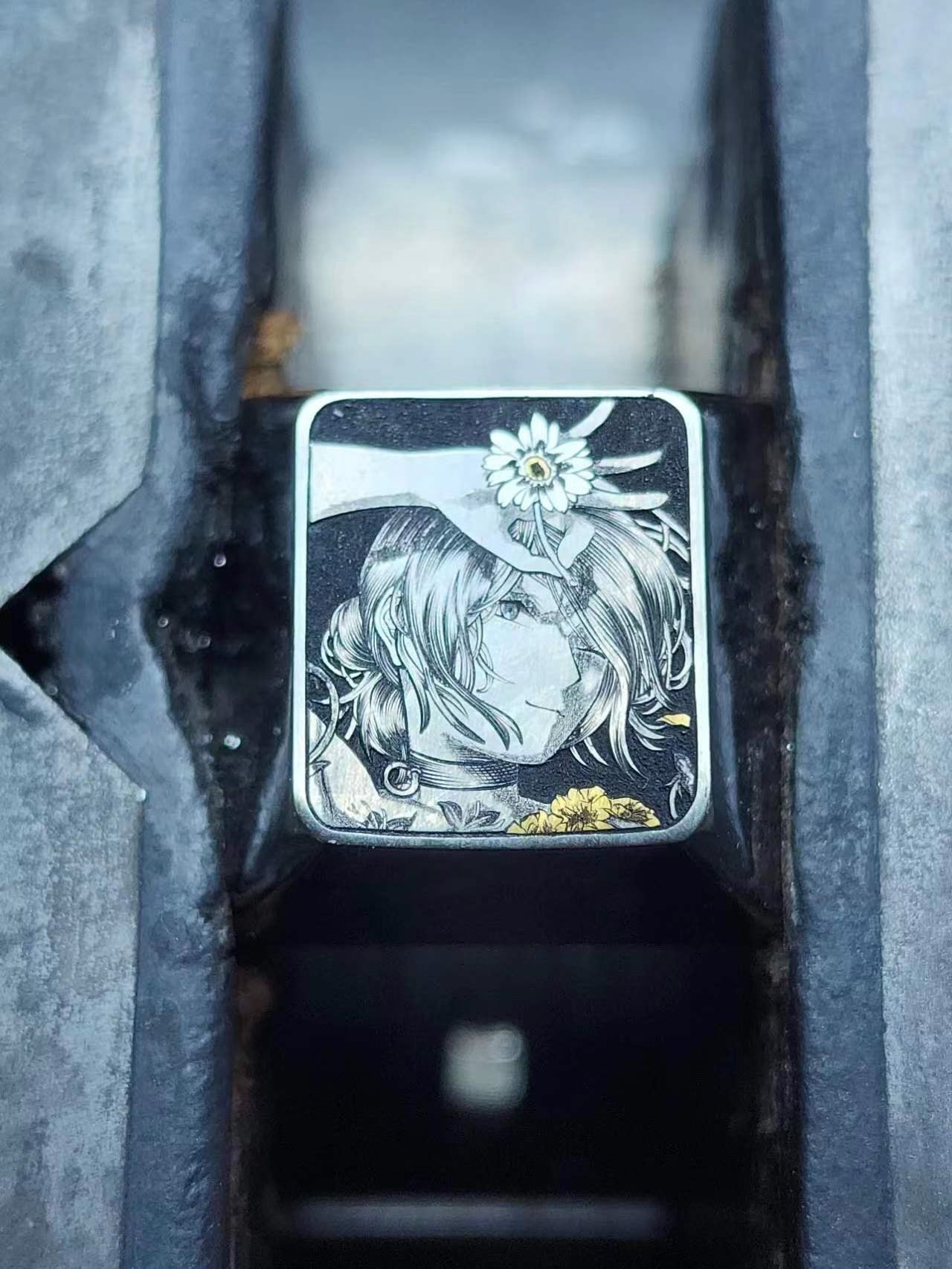 Hand carved titanium alloy keycaps, Chainsaw Man, Reze, 1U personalized keycaps.