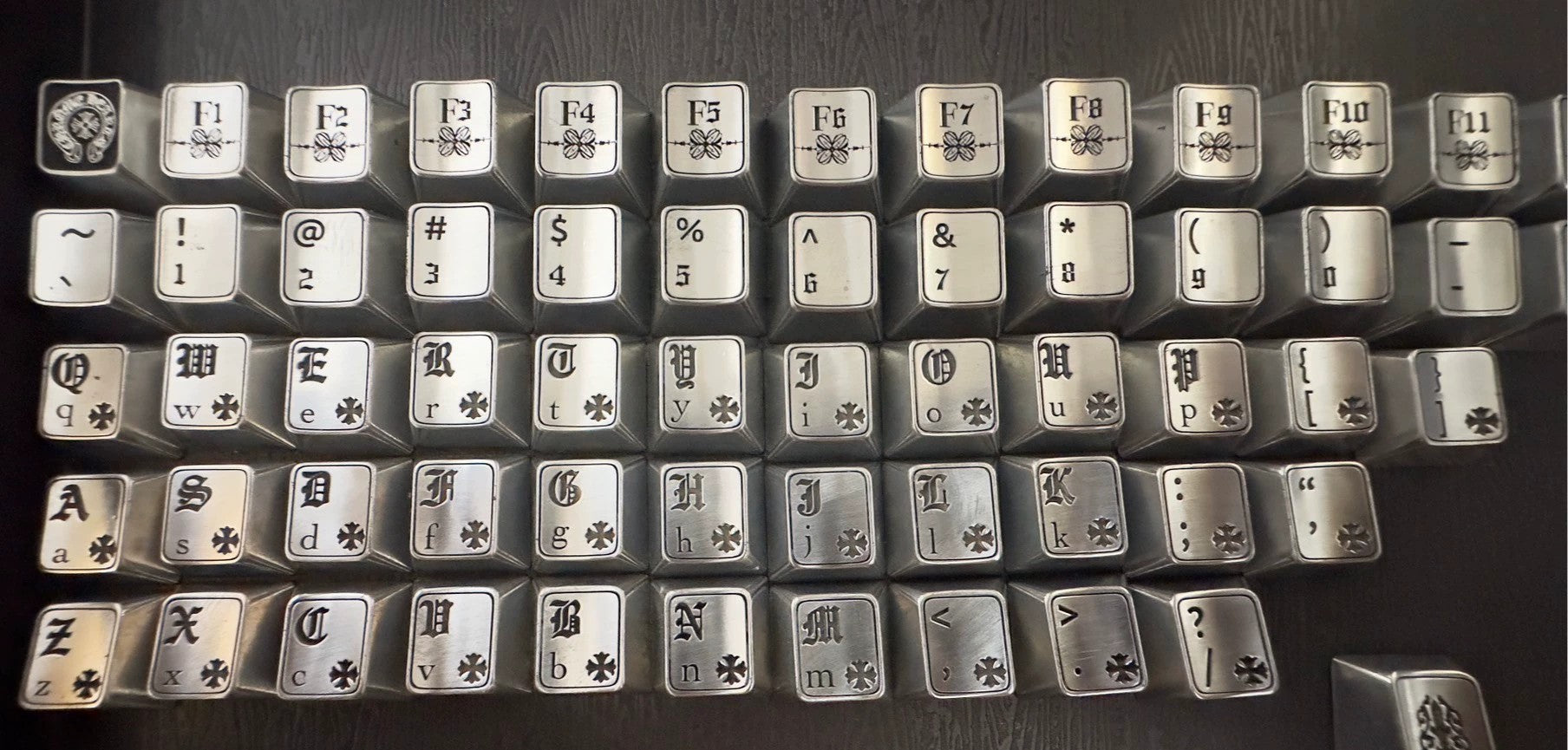 Chrome Hearts theme, metal personalized keycap set, trendy and fashionable keycap set.