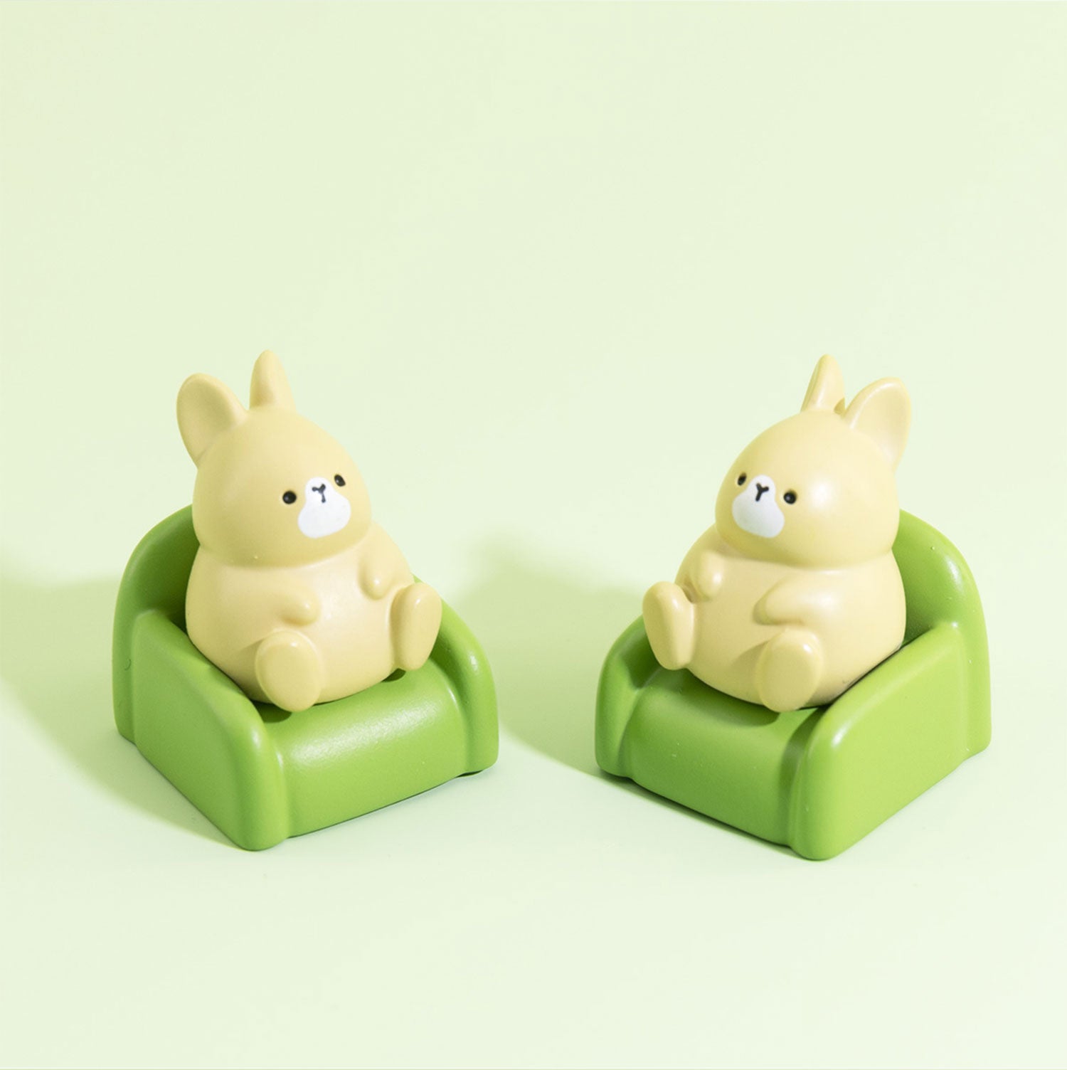 Leisure Time Theme, Small Animals Sitting on Sofa, Resin Spray Personalized Keycaps, Art Design Keycaps