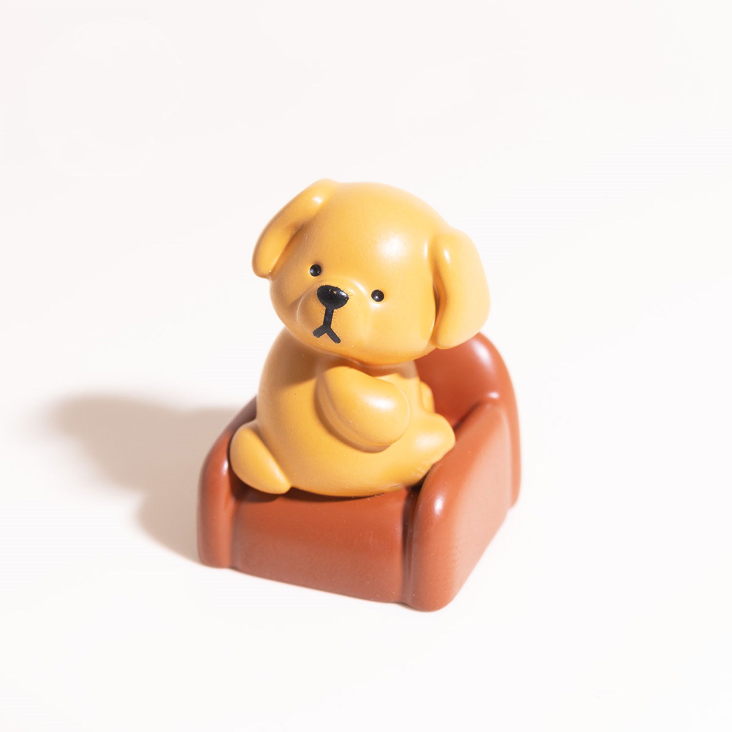 Leisure Time Theme, Small Animals Sitting on Sofa, Resin Spray Personalized Keycaps, Art Design Keycaps