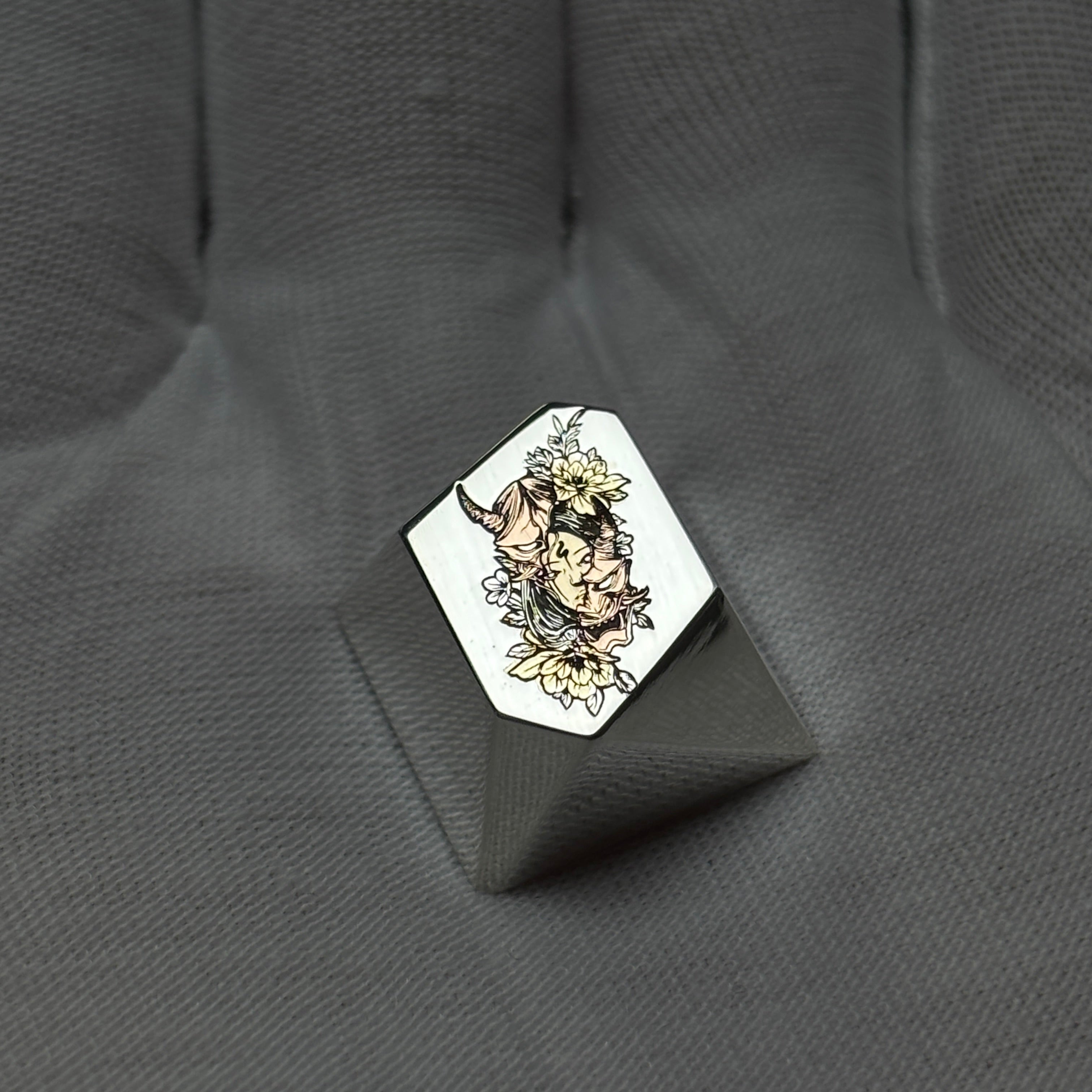 925 pure silver keycaps, irregular shapes, personalized keycaps, metal carved cultural and creative keycaps.