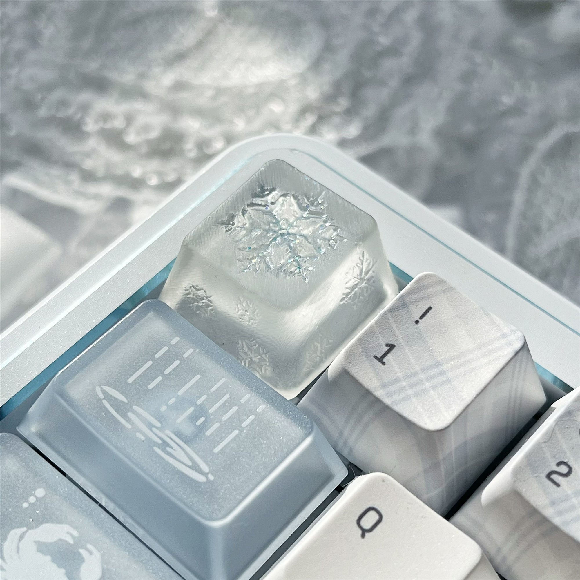 Winter, ice flowers, snowflakes, first snow, fog transparent, cute, drip glue personalized keycaps