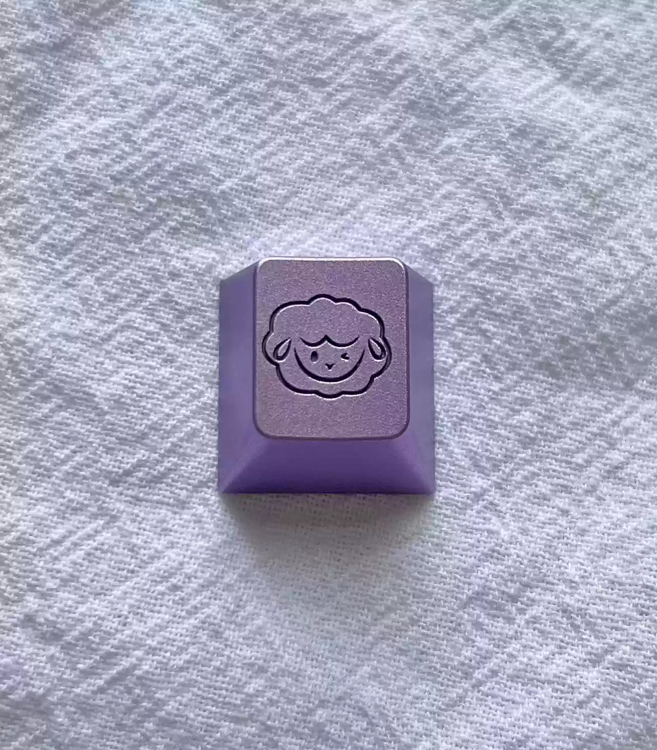 Aluminum alloy anode, simple lamb portrait pattern personalized keycap, metal decorative keycap