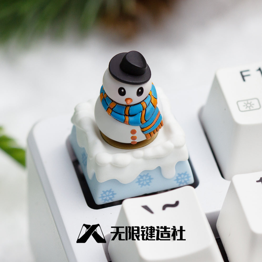 Christmas Winter Series, multi-color resin molded, snowman, Christmas tree shaped, magnetic bearing rotatable personalized keycaps, resin art decorative keycaps