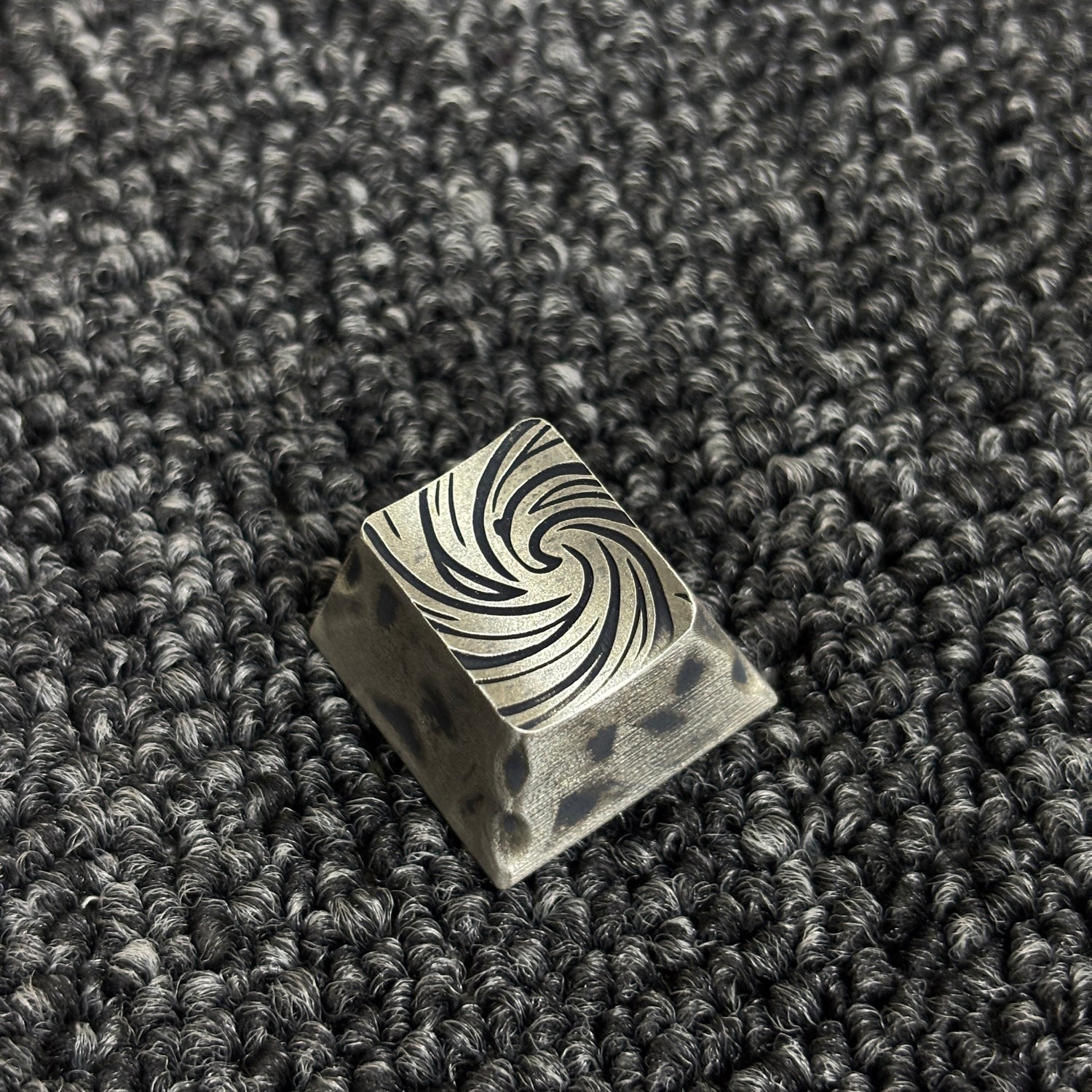 Original Pure Copper Retro Meteorite Vortex Rose Keycap Metal Personalized Decorative Art Keycap