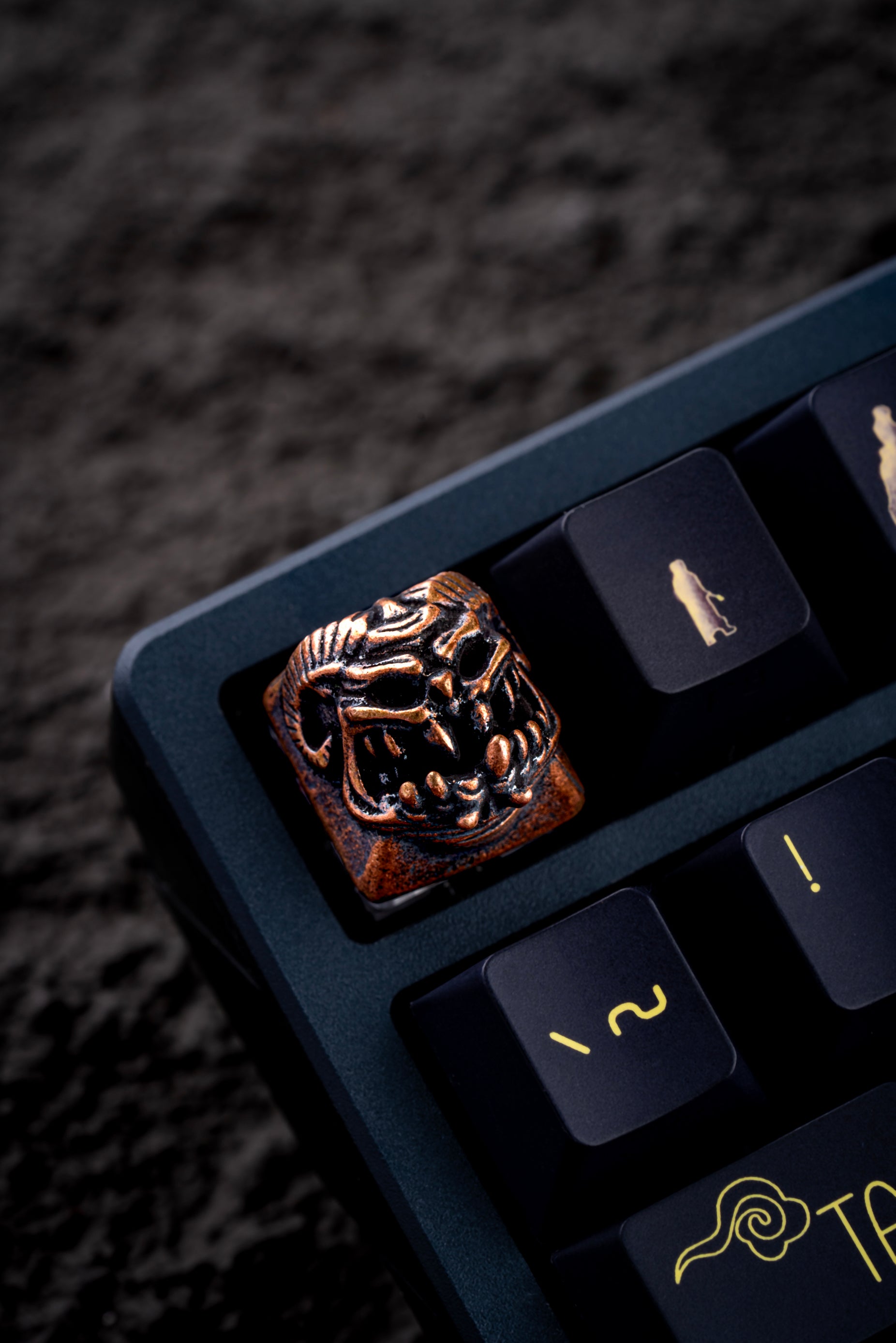 Pure copper spot mechanical keyboard health hat trendy play retro town disaster evil demon god cute metal keycaps