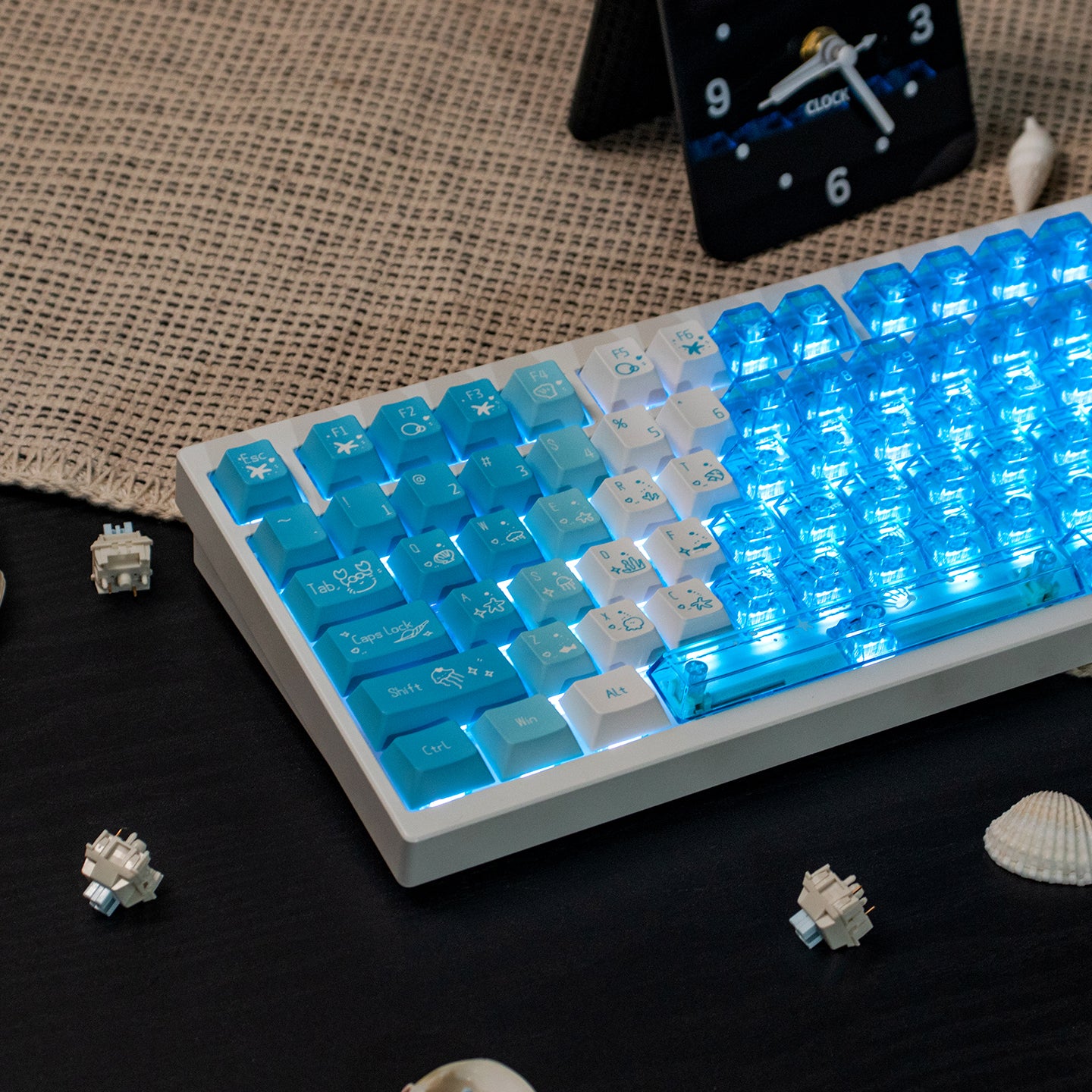 Snowy Mountain Strawberry Heartbeat Gradient Pink Transparent Mechanical Keyboard Keycaps Customization Complete Set PBT+PC Original Factory Height Set Keycaps