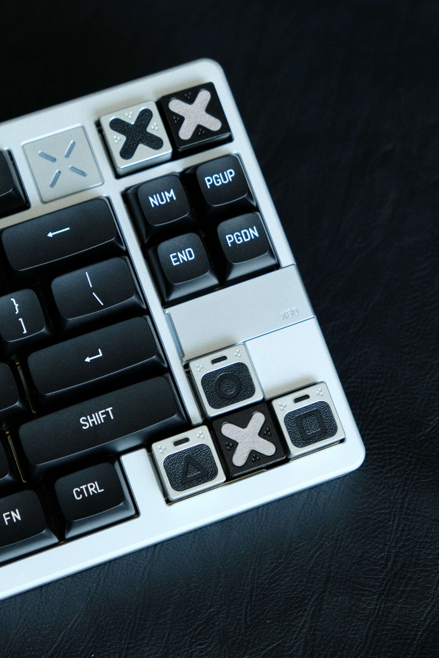 Genuine leather gaming blocks, personalized keycaps, directional keys, imitation metal coating, handmade leather keycaps, single creative keycaps, retro style keycaps