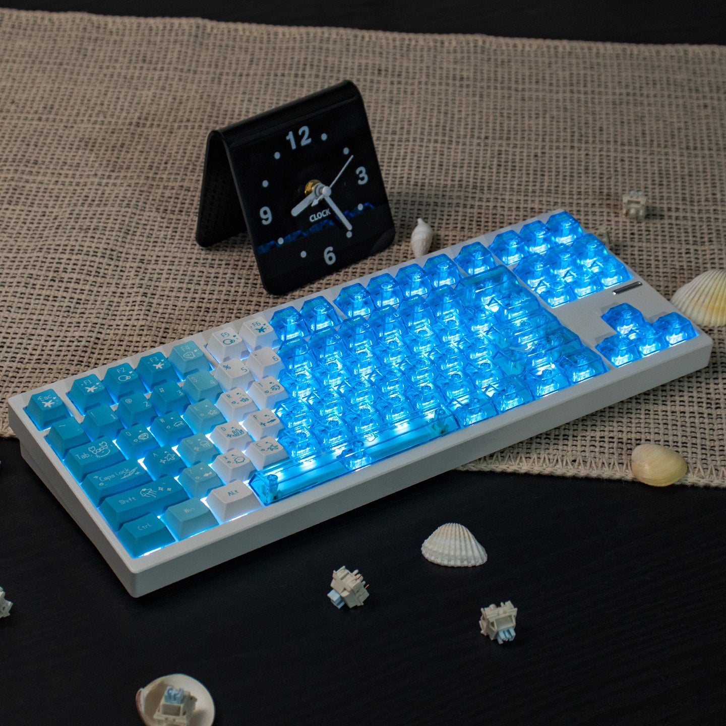 Snowy Mountain Strawberry Heartbeat Gradient Pink Transparent Mechanical Keyboard Keycaps Customization Complete Set PBT+PC Original Factory Height Set Keycaps