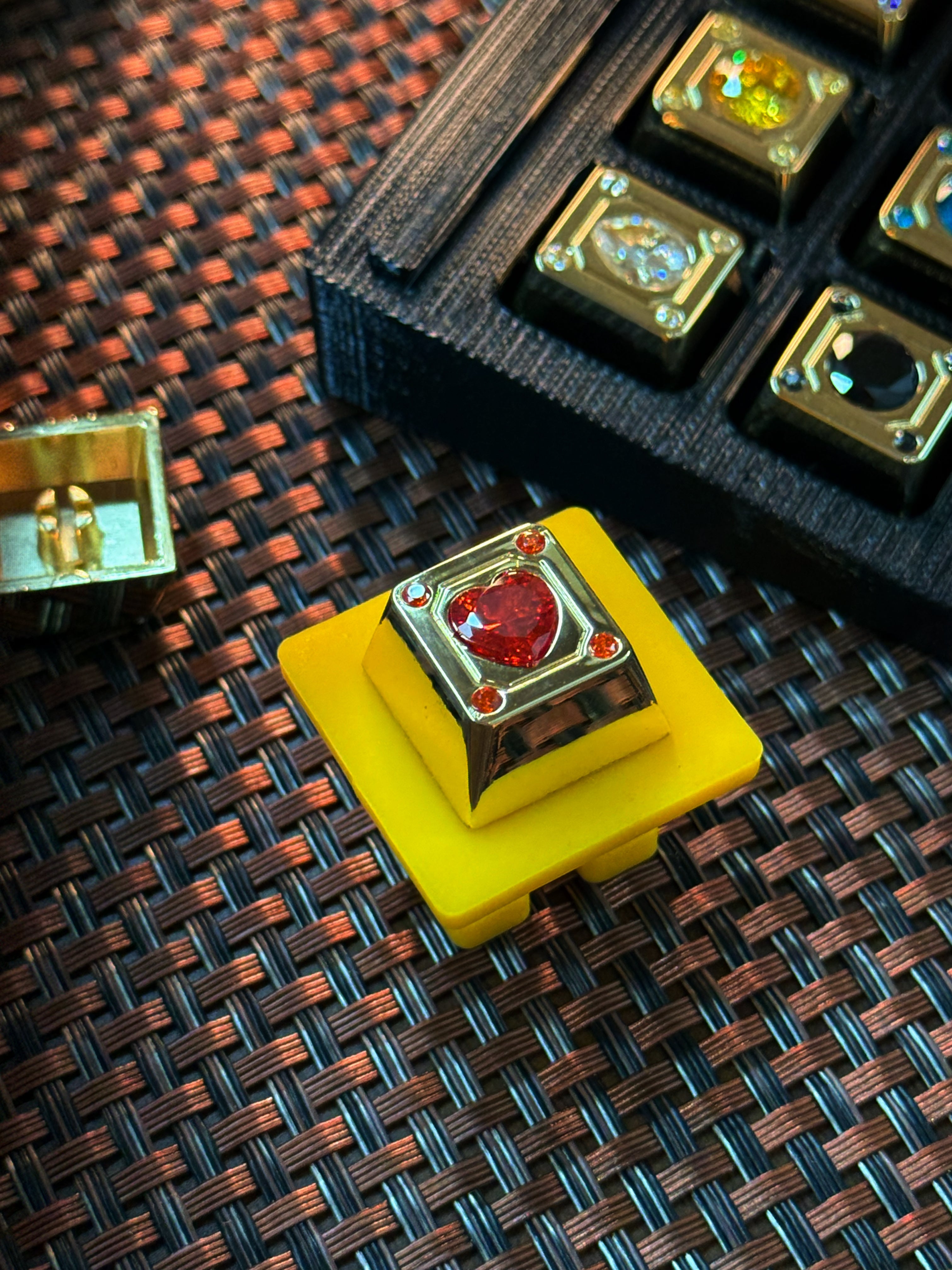 Diamond Star Theme, Imitation Diamond Metal Keycap Base Personalized Keycap Original Factory R4 Highly Decorative Keycap