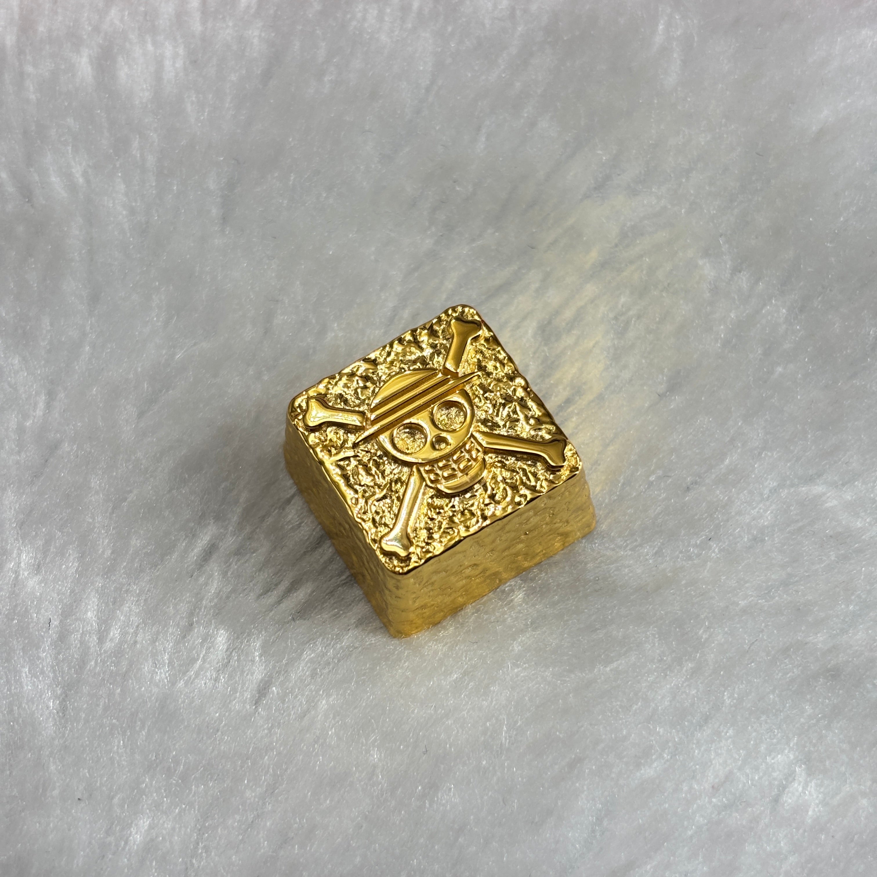 One Piece, grass hat Luffy logo, pure copper personalized keycaps, mechanical keyboard metal decorative keycaps