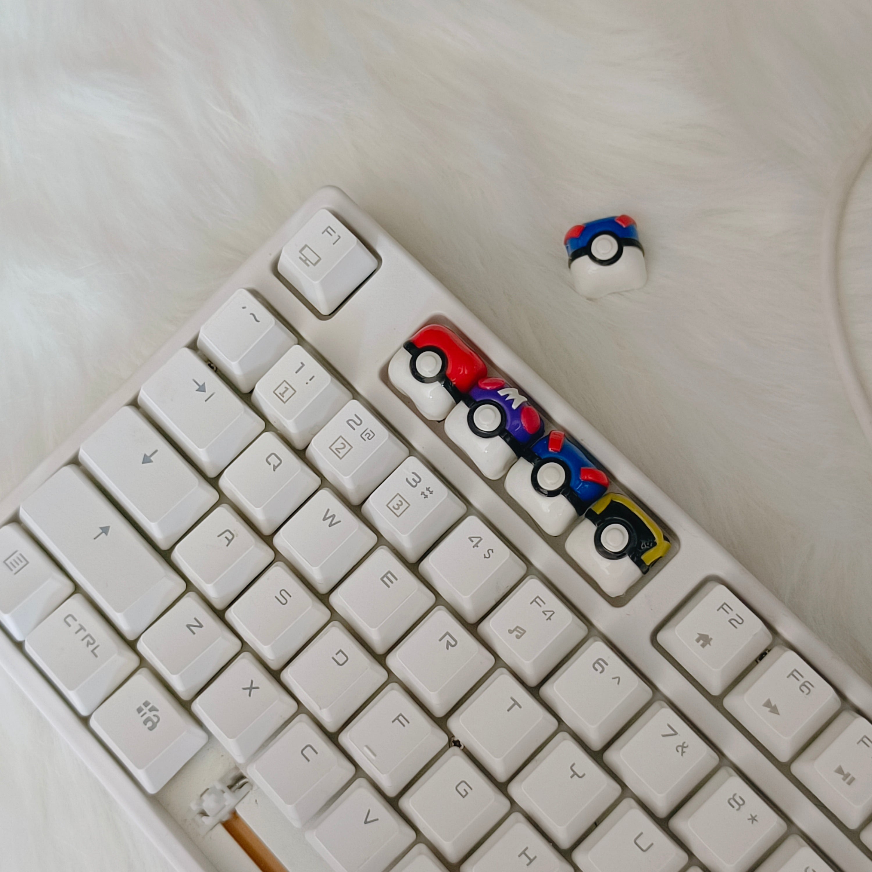 Pok é Ball, POLYMER CLAY material handmade 1U personalized keycap. Anime game props, peripheral culture, creative keycaps