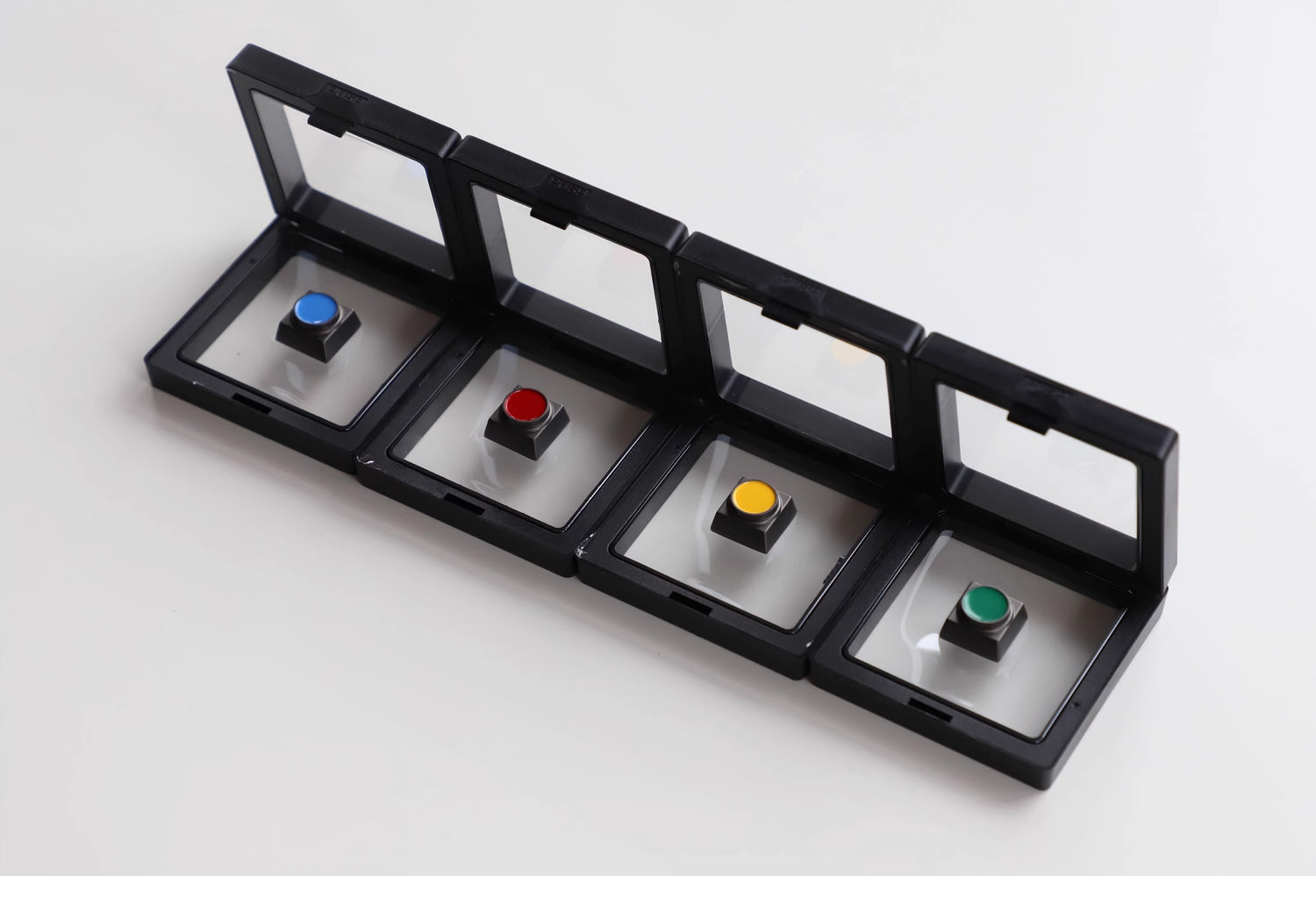 4-color buttons, personalized keycaps for traffic and green light buttons, metal material keycaps for buttons.