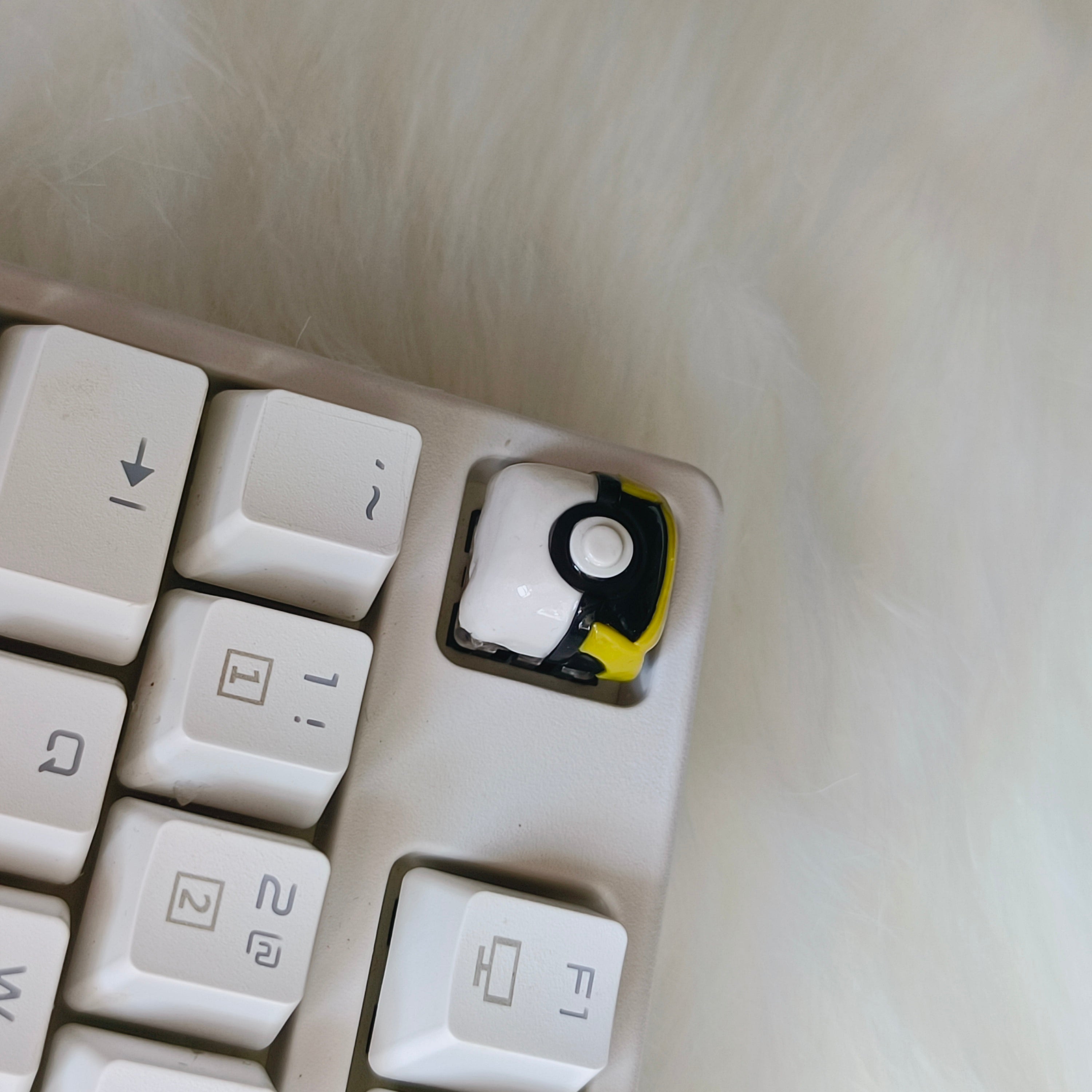 Pok é Ball, POLYMER CLAY material handmade 1U personalized keycap. Anime game props, peripheral culture, creative keycaps