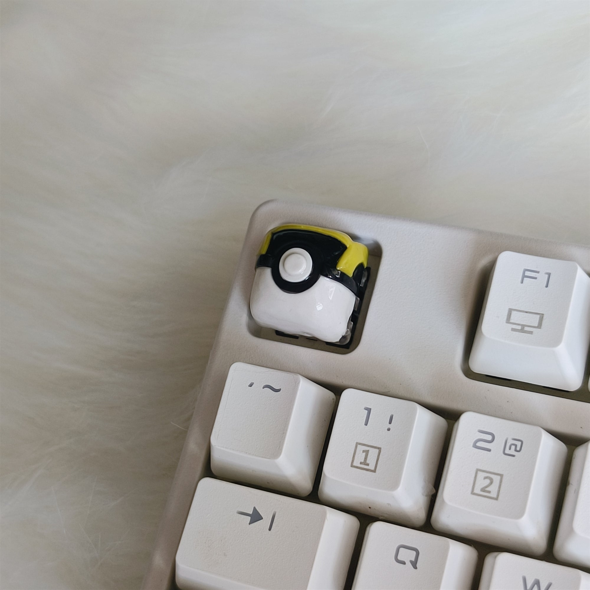 Pok é Ball, POLYMER CLAY material handmade 1U personalized keycap. Anime game props, peripheral culture, creative keycaps