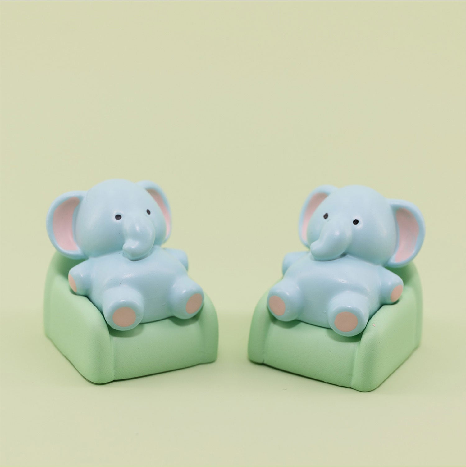 Leisure Time Theme, Small Animals Sitting on Sofa, Resin Spray Personalized Keycaps, Art Design Keycaps