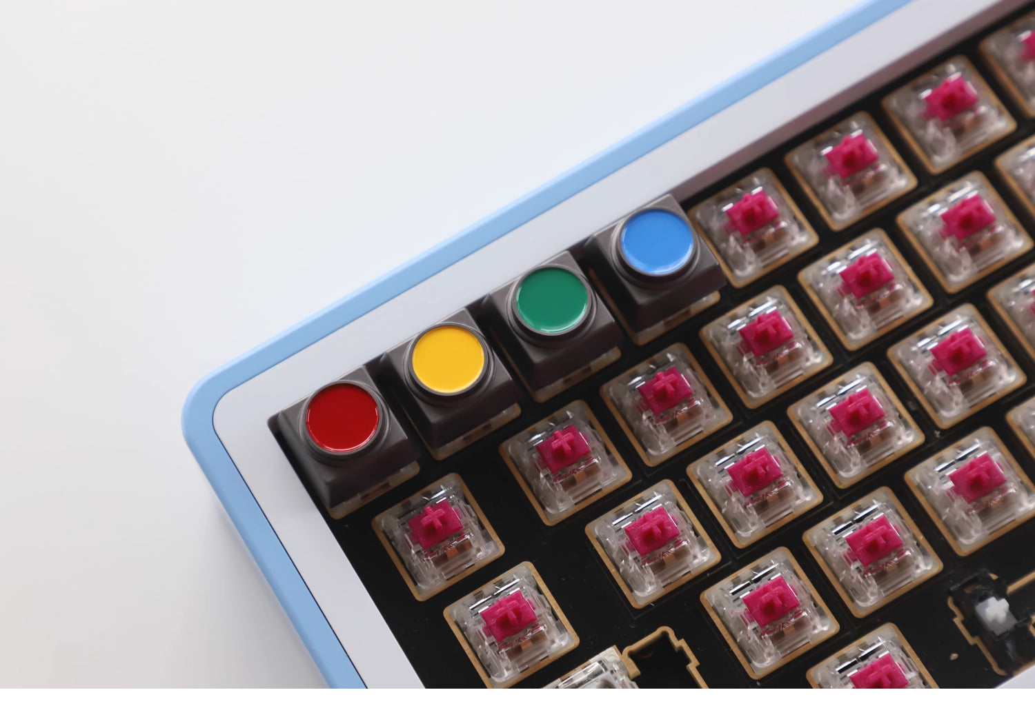 4-color buttons, personalized keycaps for traffic and green light buttons, metal material keycaps for buttons.